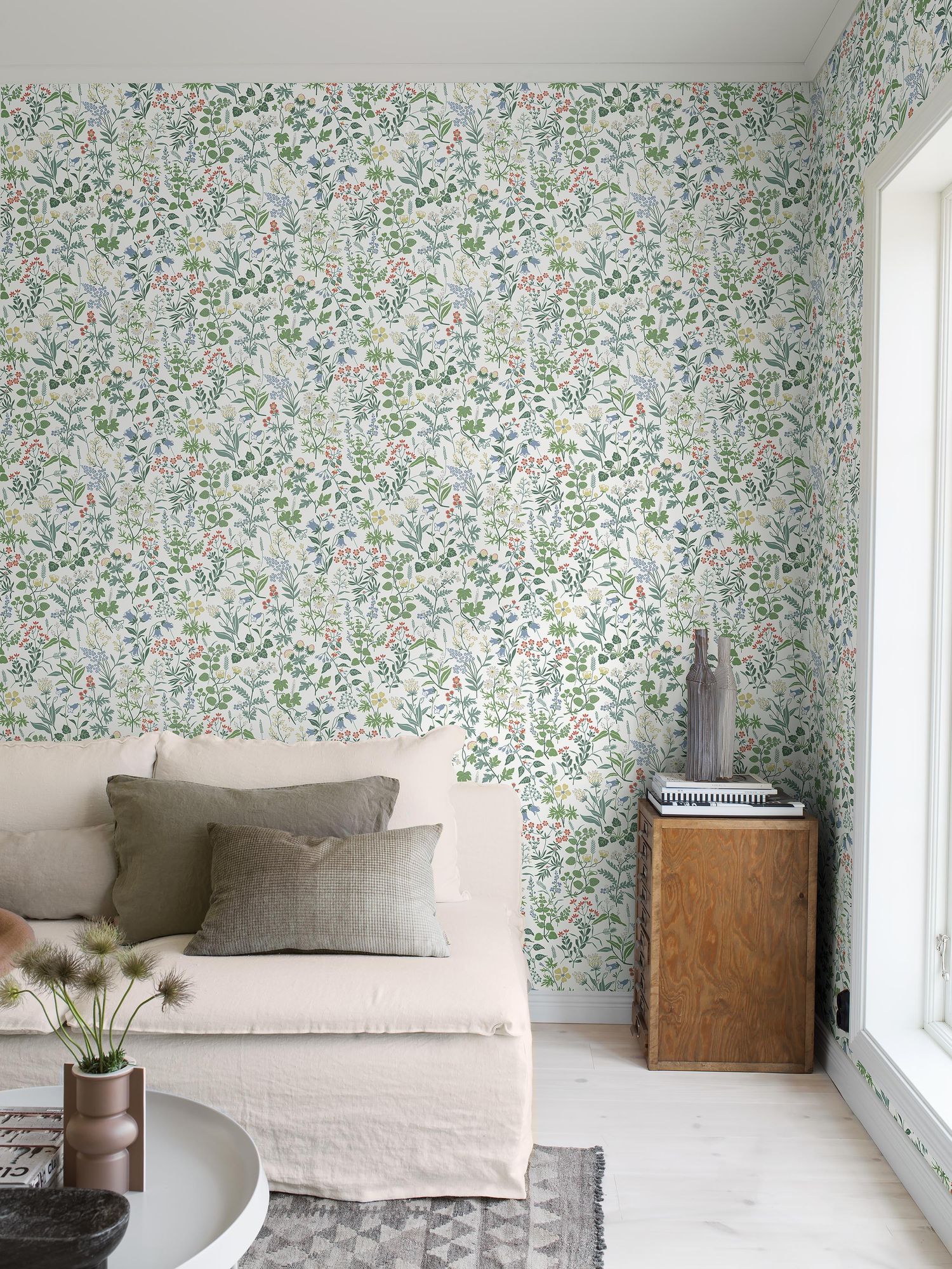 4180 Flora Multicoloured Icons Wallpaper by Boråstapeter