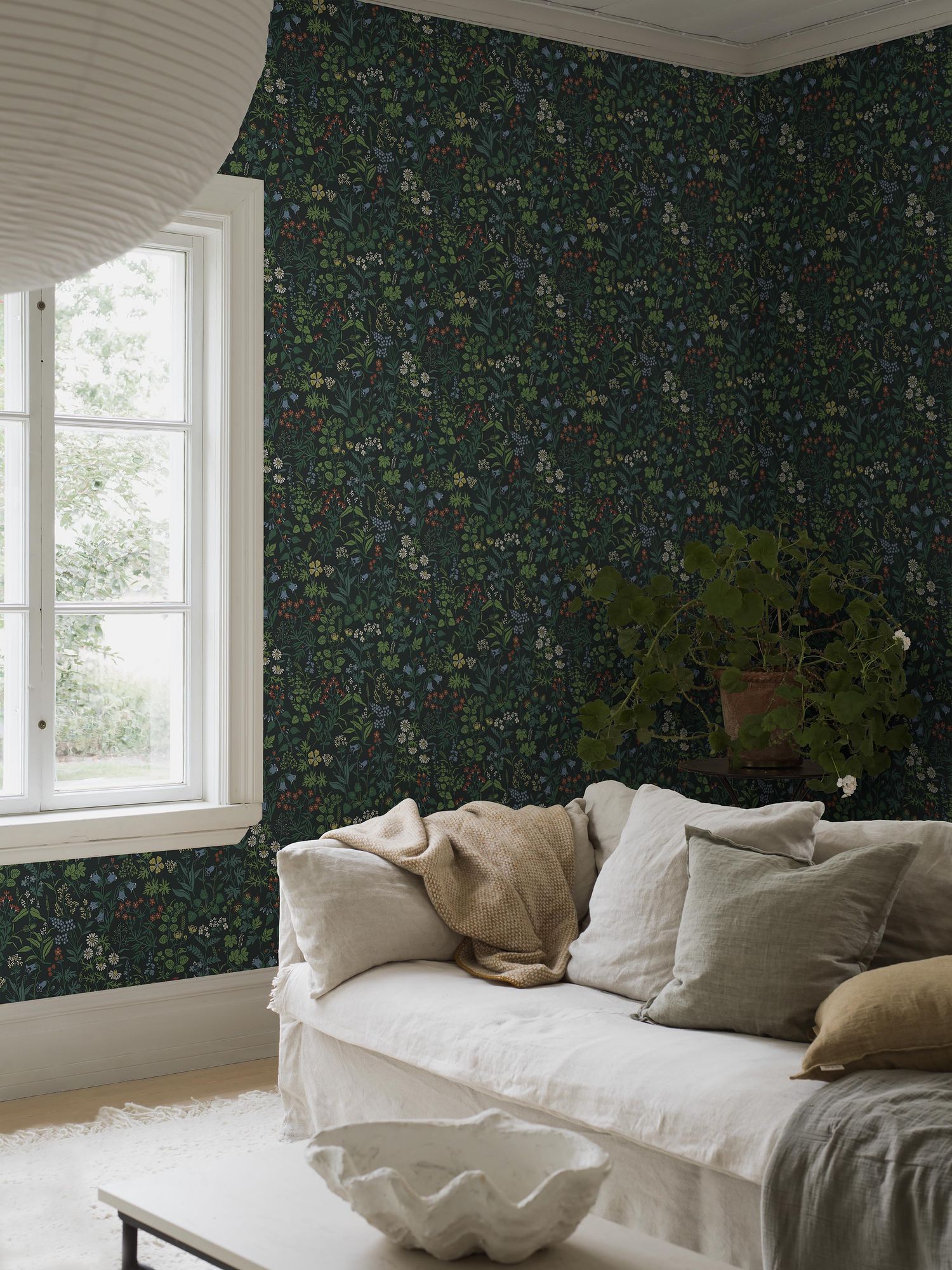 4181 Flora Dark Multi and Black Alla Tiders Hus Wallpaper by Boråstapeter