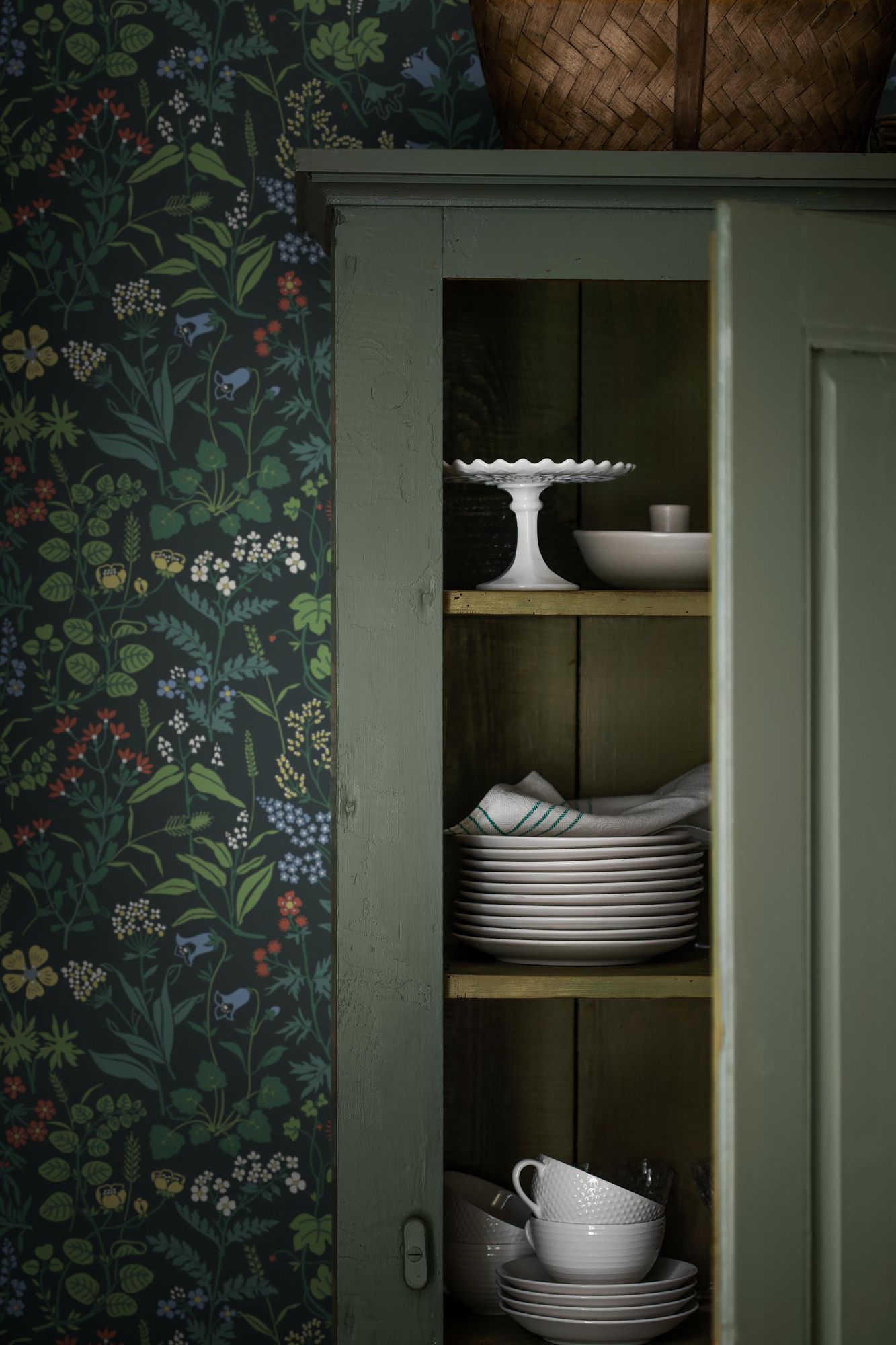 4181 Flora Dark Multi and Black Alla Tiders Hus Wallpaper by Boråstapeter