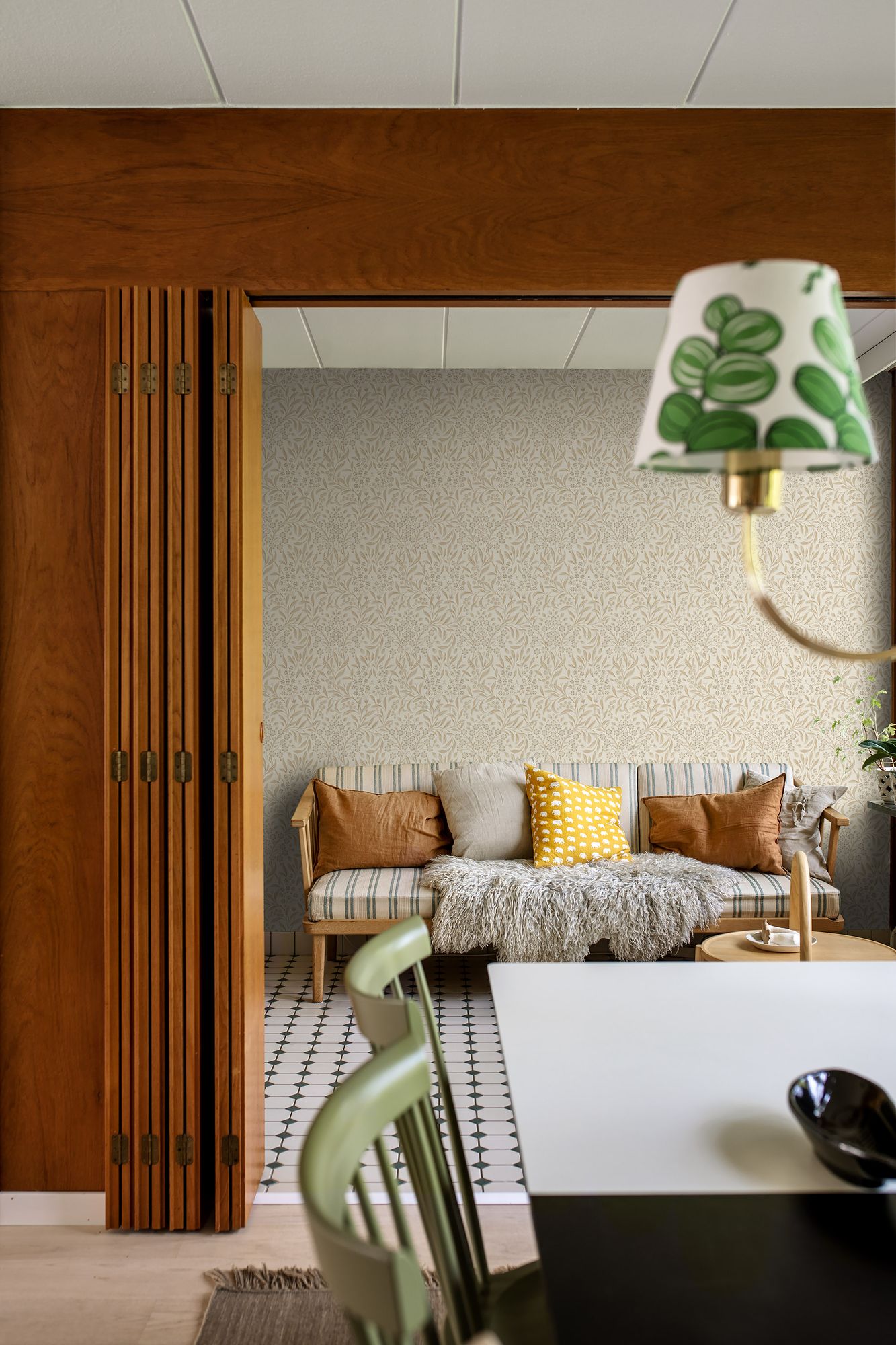4185 Kryddhyllan Beige Alla Tiders Hus Wallpaper by Boråstapeter