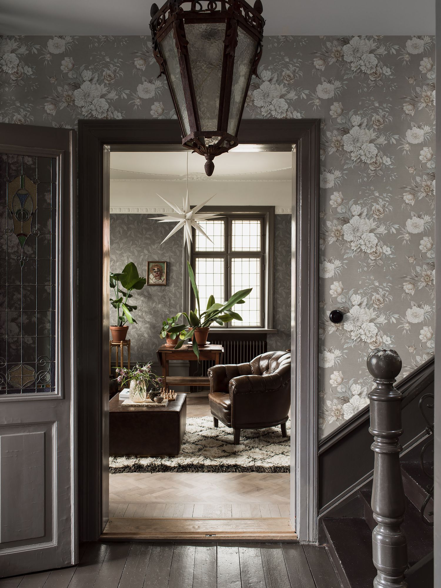 4251 Floral Charm Dark Grey and Beige Dreamy Escape Wallpaper by Boråstapeter