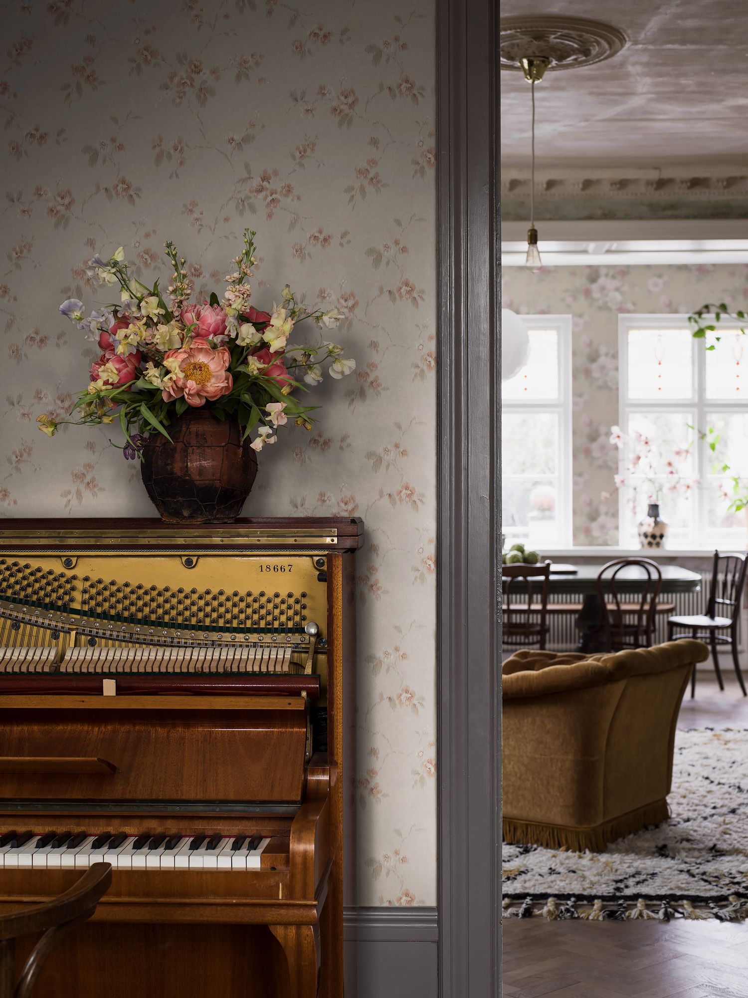 4259 Vintage Rose Light Multi and Beige Dreamy Escape Wallpaper by Boråstapeter