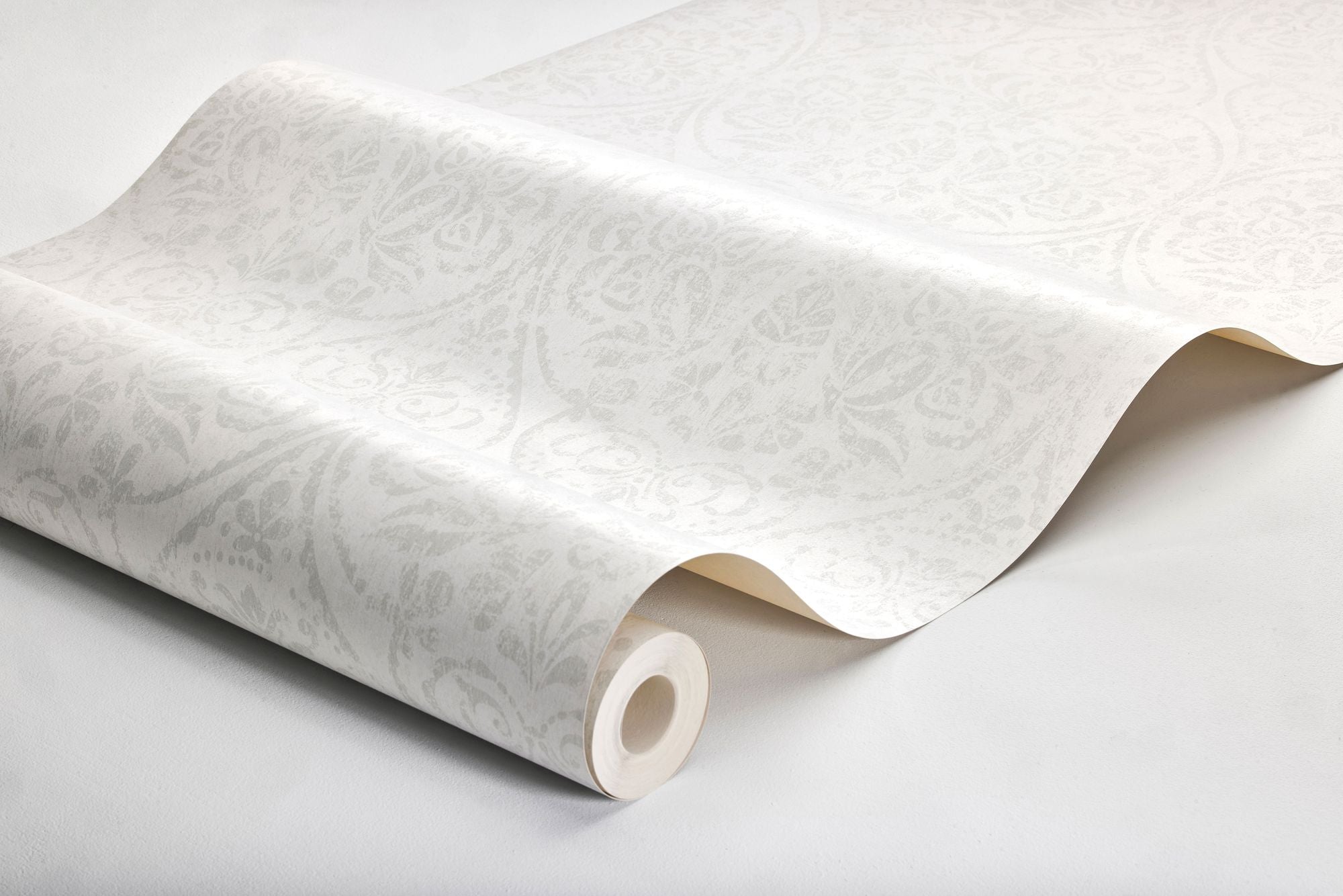 4267 Hidden Medallion Light Grey Dreamy Escape Wallpaper by Boråstapeter