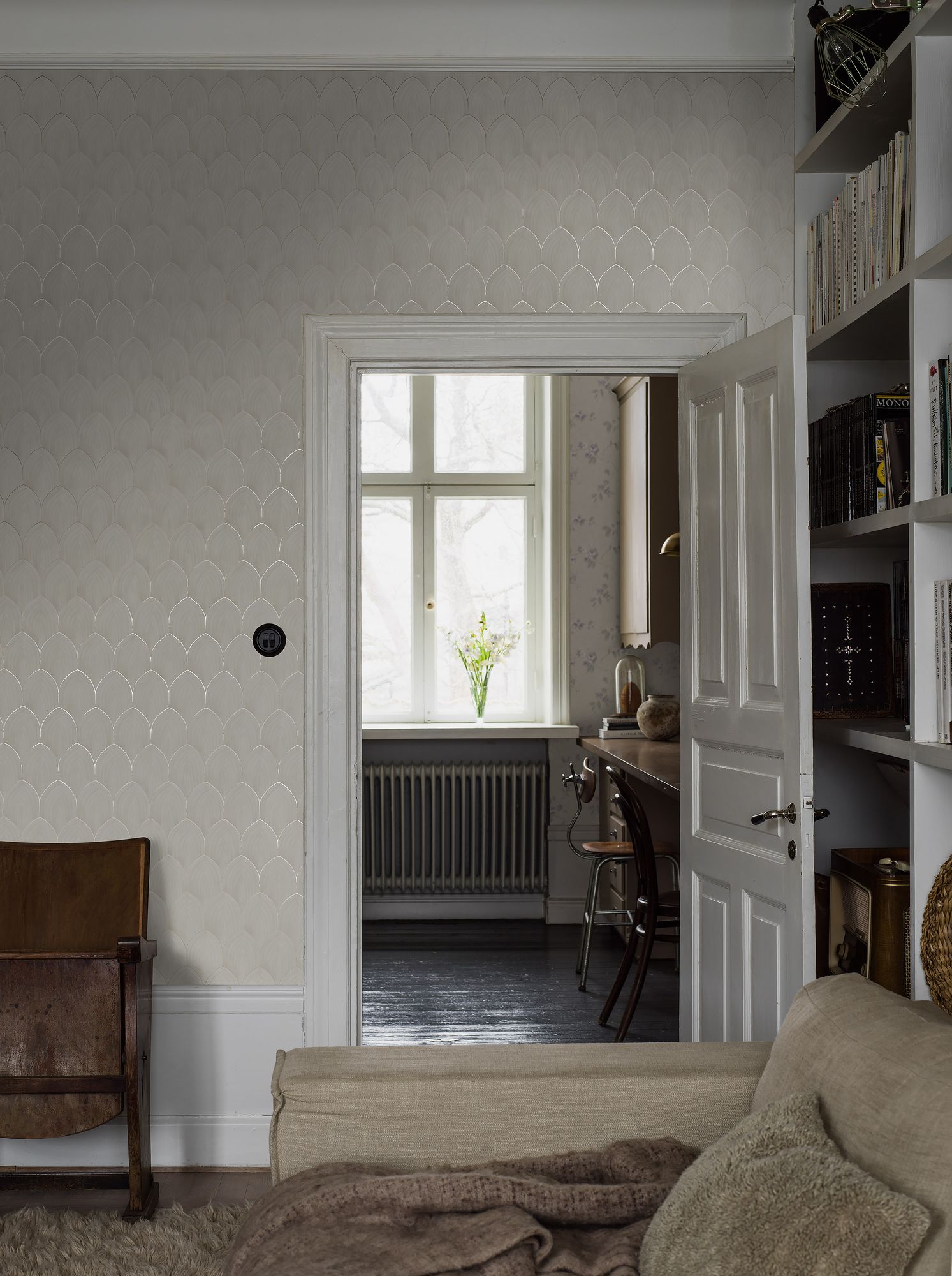 4274 Golden Arches Light White Dreamy Escape Wallpaper by Boråstapeter