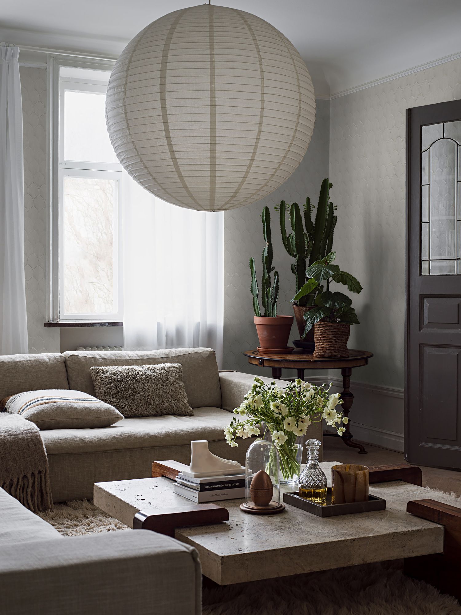 4274 Golden Arches Light White Dreamy Escape Wallpaper by Boråstapeter