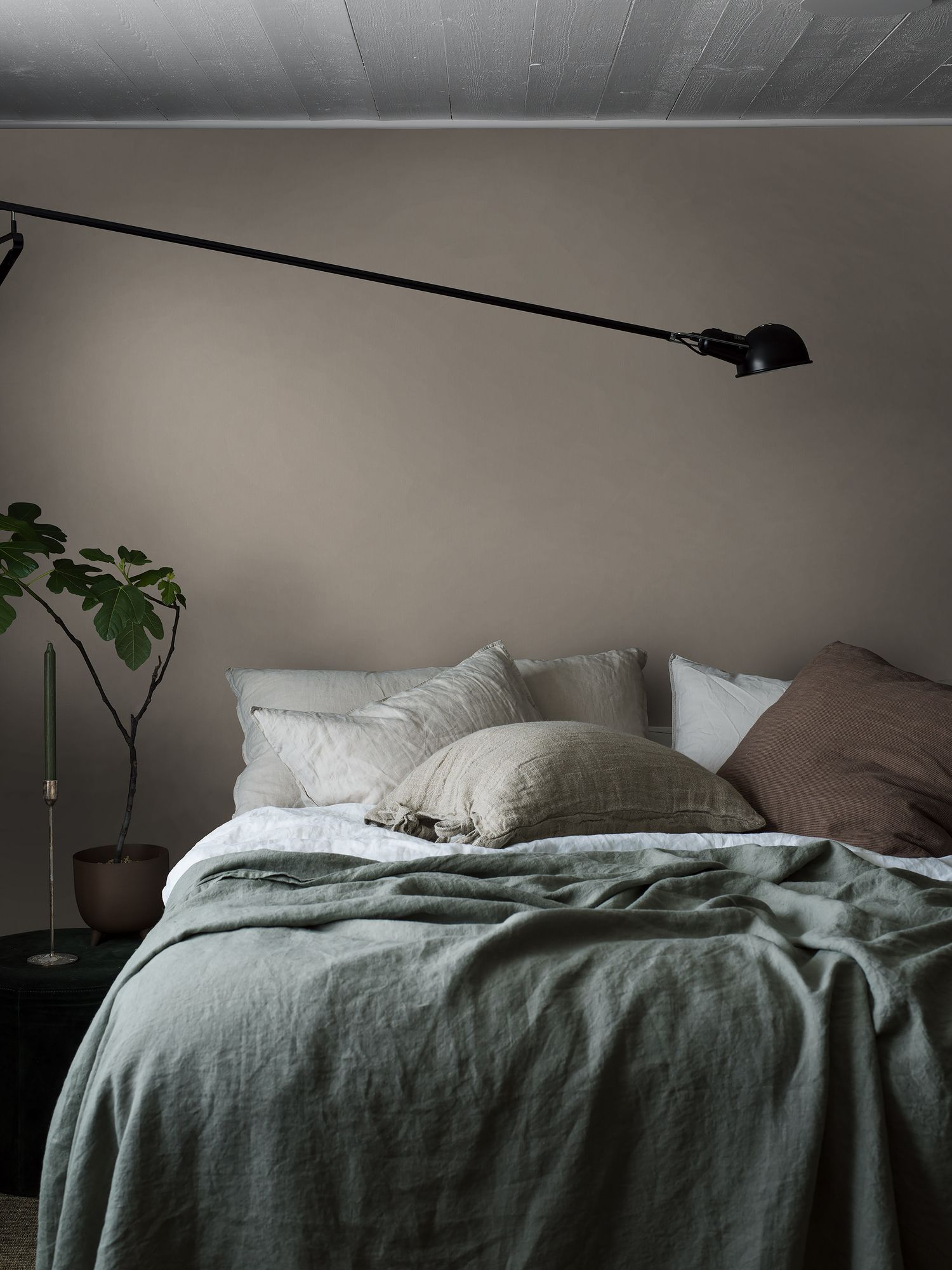 4315 Linen Beige Linen Wallpaper by Boråstapeter