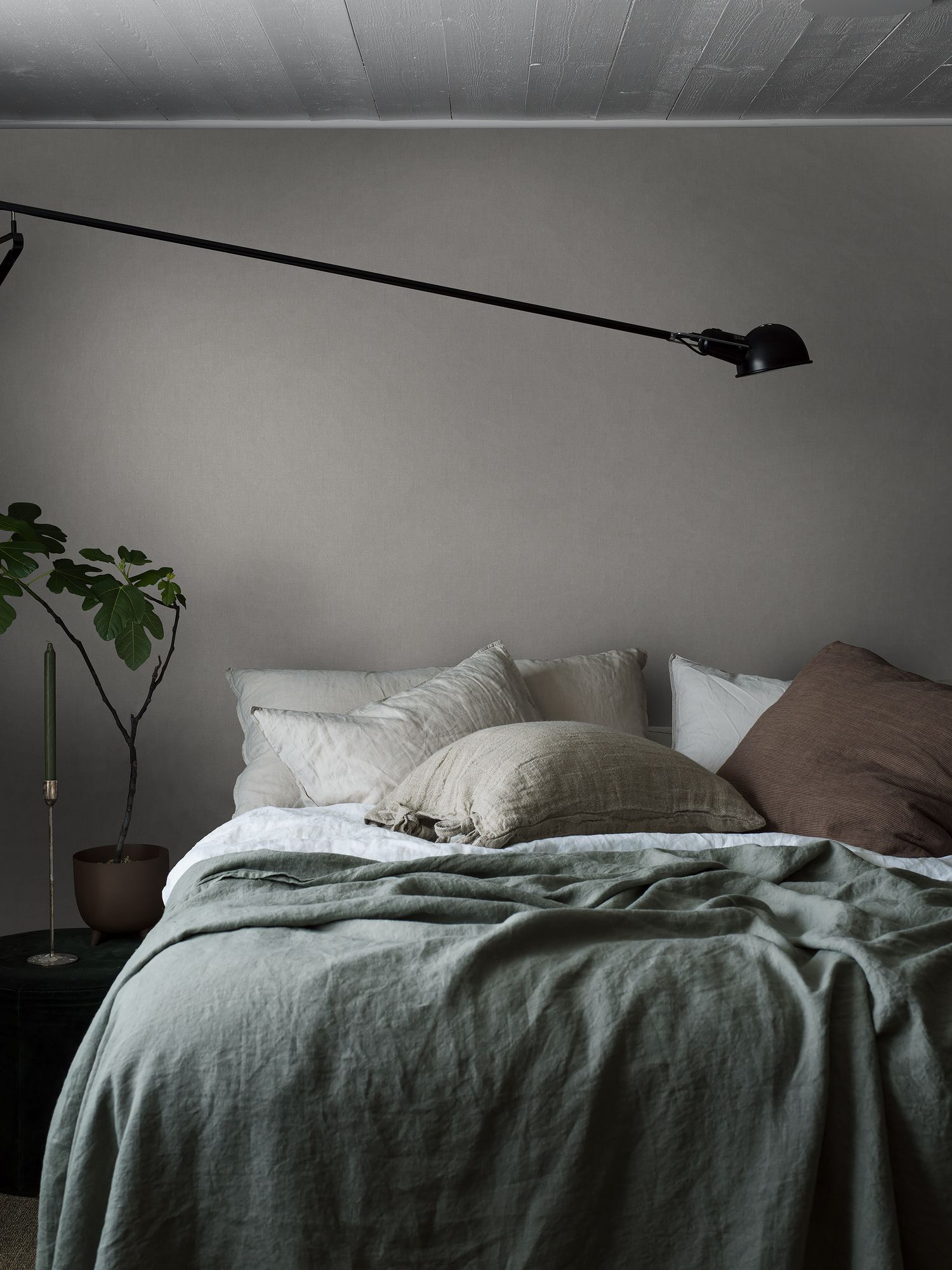 4321 Ash Grey Linen Wallpaper by Boråstapeter
