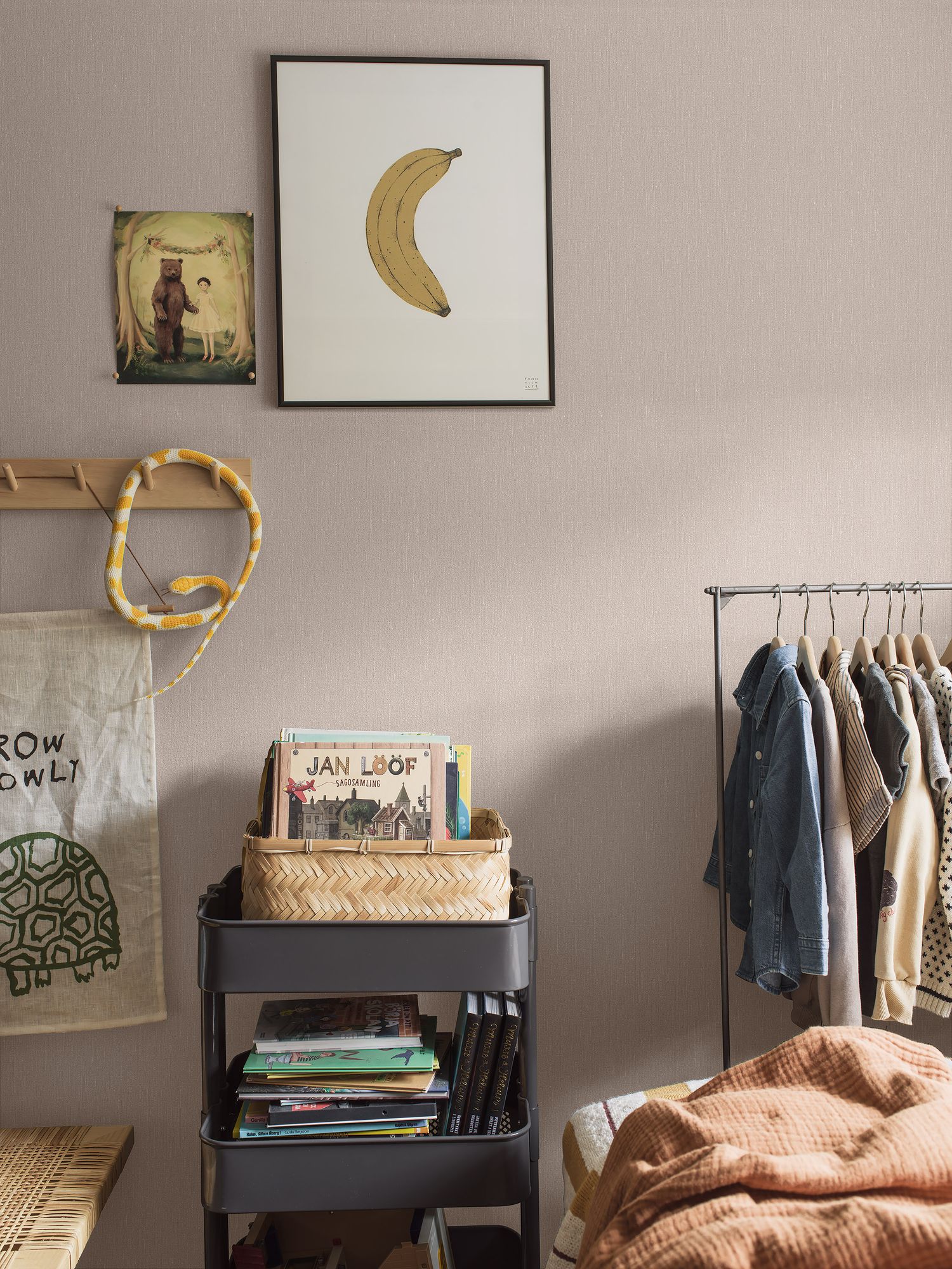 4326 Soft Blush Linen Wallpaper by Boråstapeter