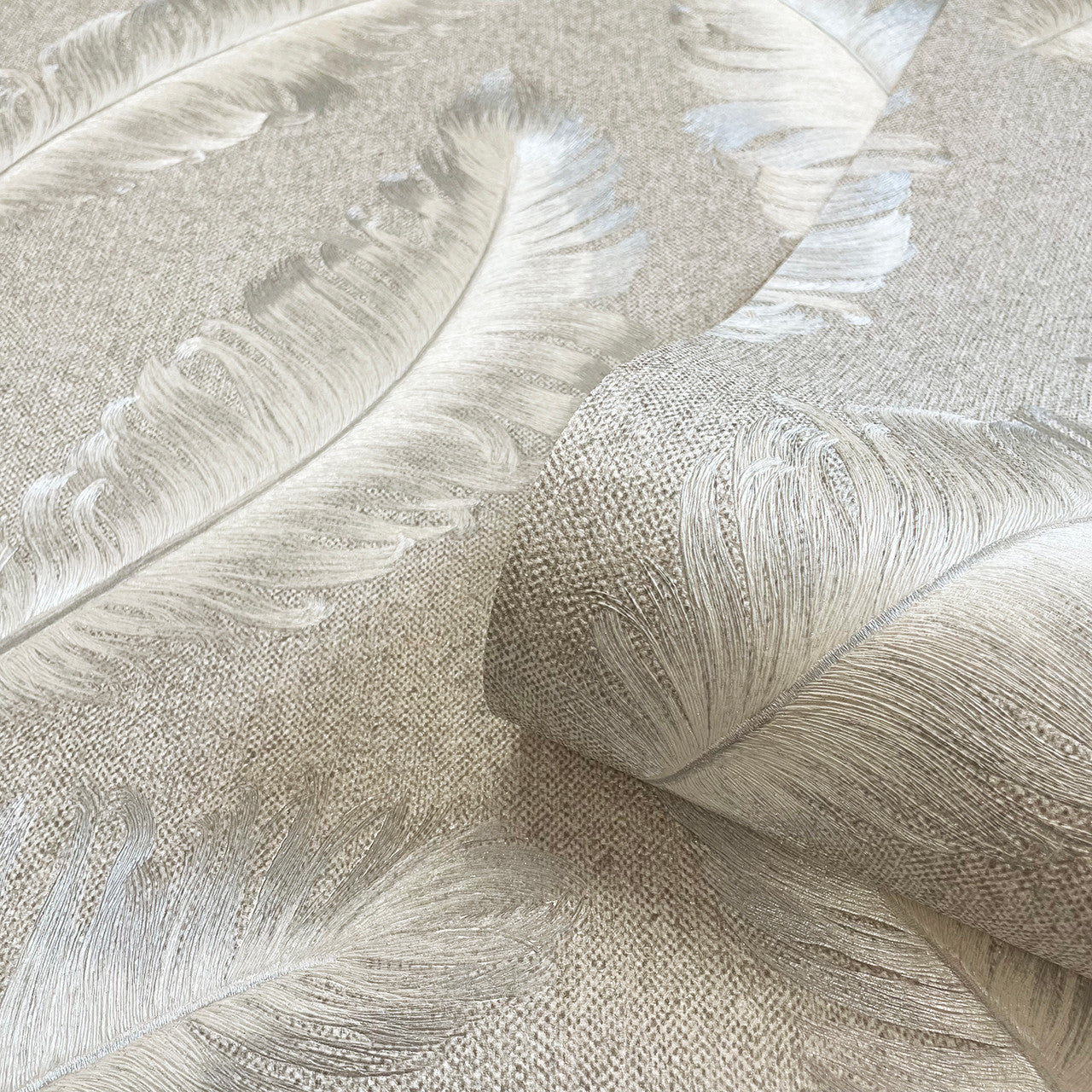 4400 Ciara Feather Soft Silver Wallpaper by Belgravia Zambaiti Parati