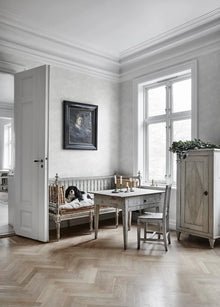 444-11 White Raphael Tidlösa Wallpaper by Sandberg