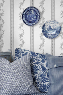 4508 Drottningholm White and Grey Anno Wallpaper by Boråstapeter