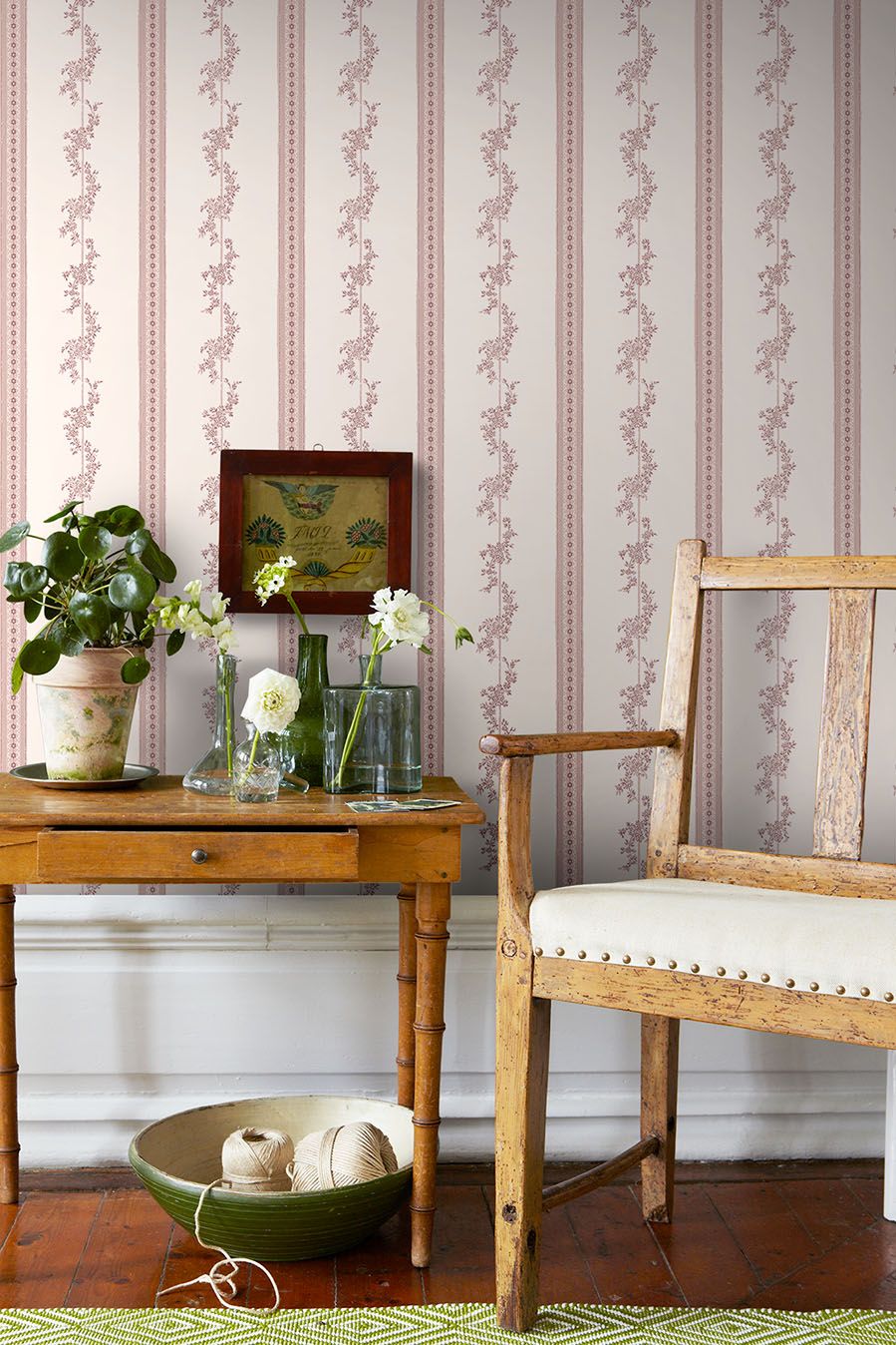 4510 Drottningholm White and Pink Anno Wallpaper by Boråstapeter