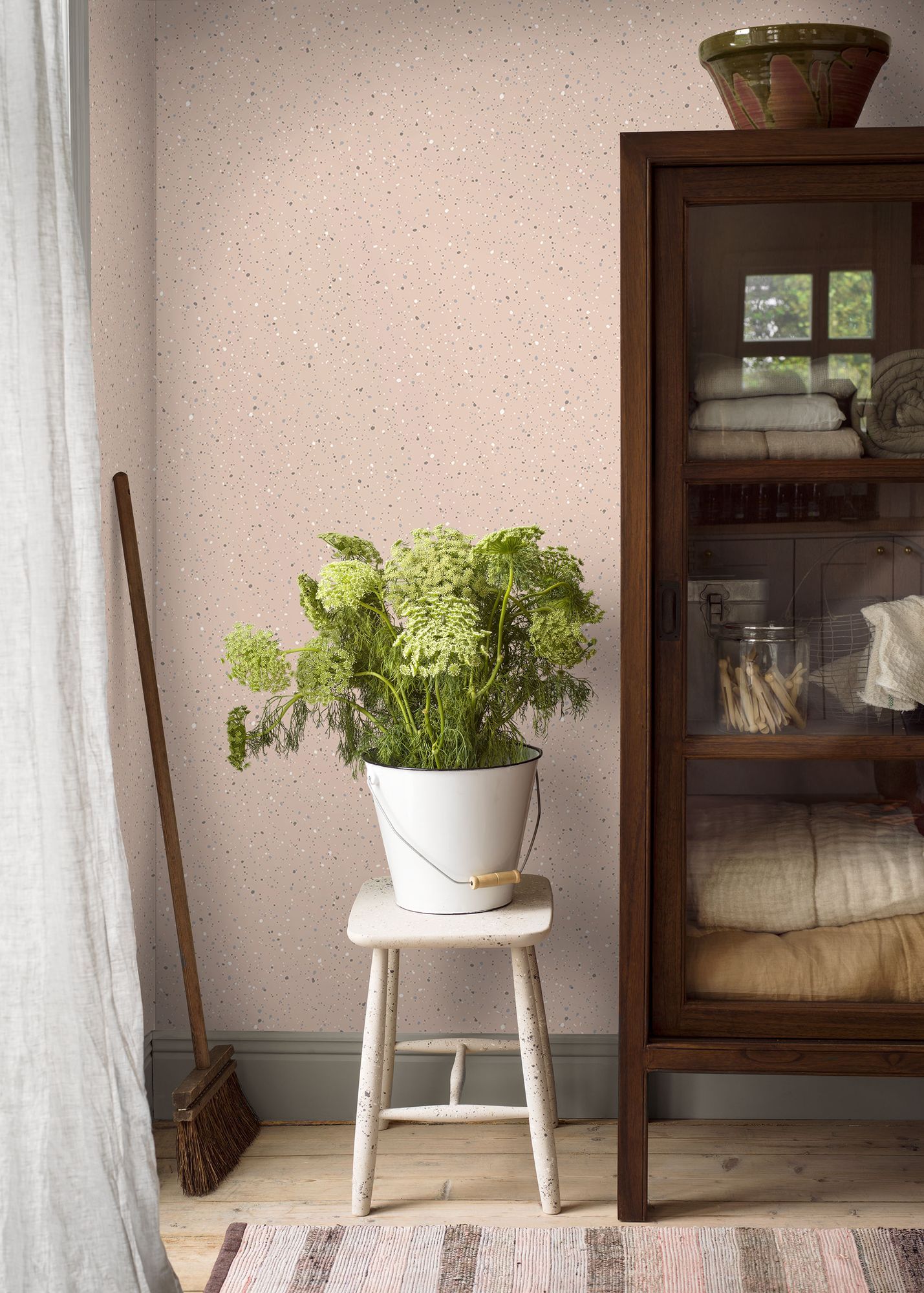 4512 Johan Pink Anno Wallpaper by Boråstapeter