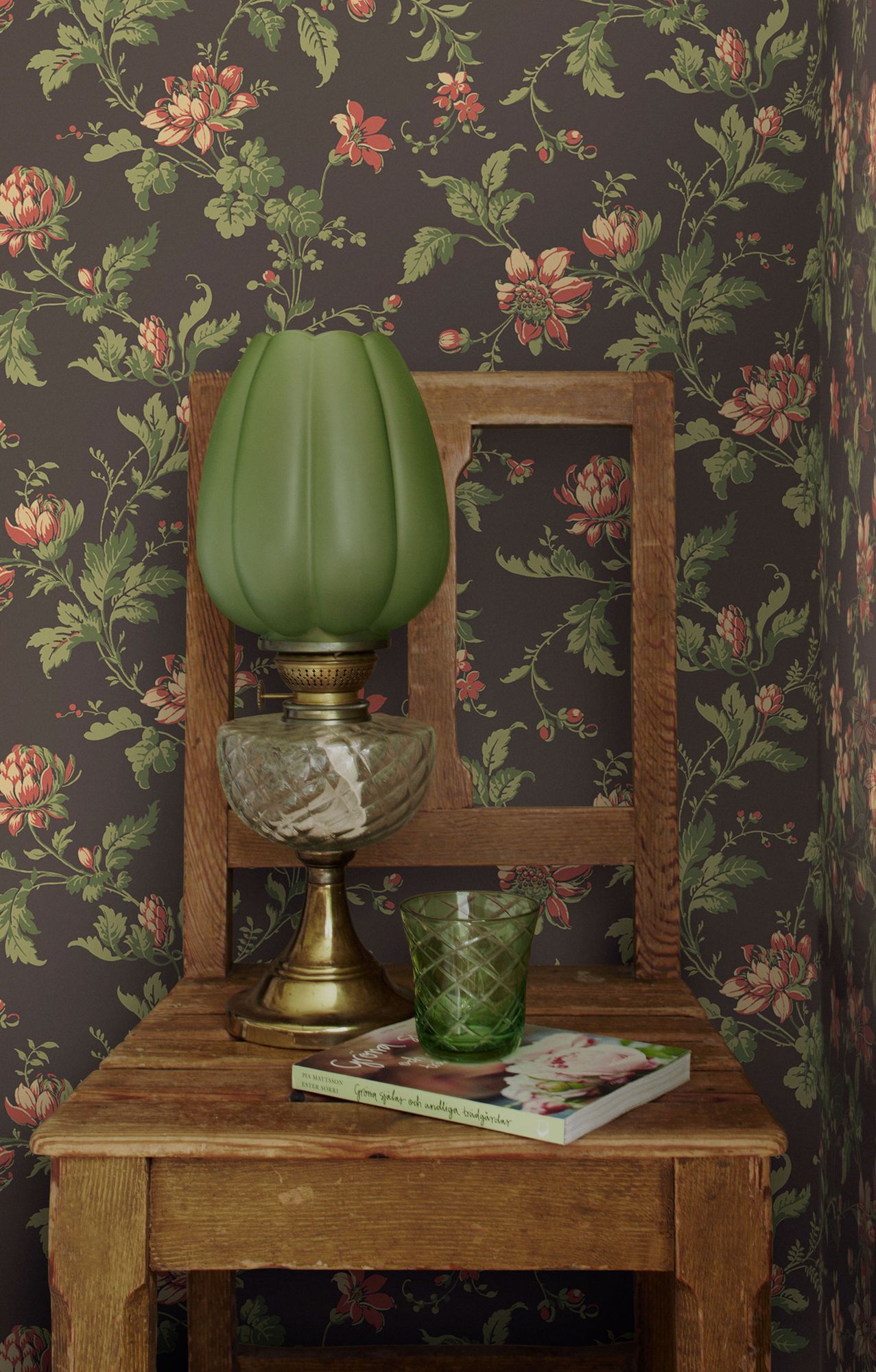 4517 Blomslinga Black and Green Anno Wallpaper by Boråstapeter