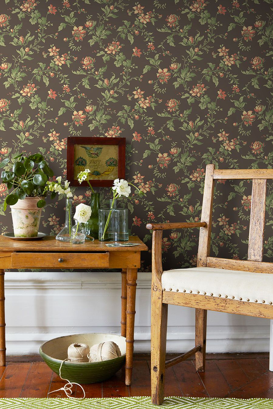 4517 Blomslinga Black and Green Anno Wallpaper by Boråstapeter