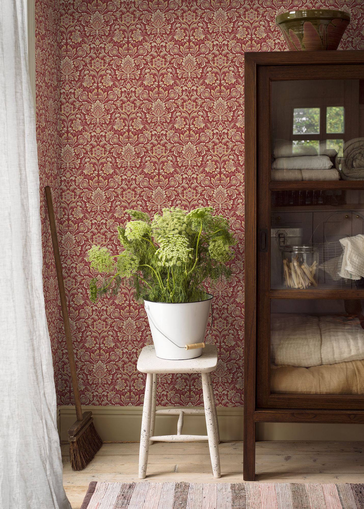 4523 Foglavik Dark Red Anno Wallpaper by Boråstapeter