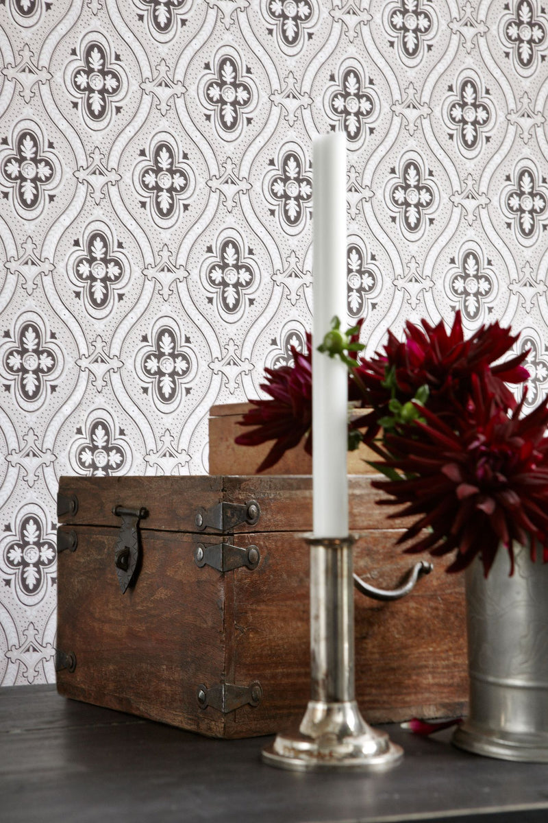 4525 Pigkammaren White and Black Anno Wallpaper by Boråstapeter