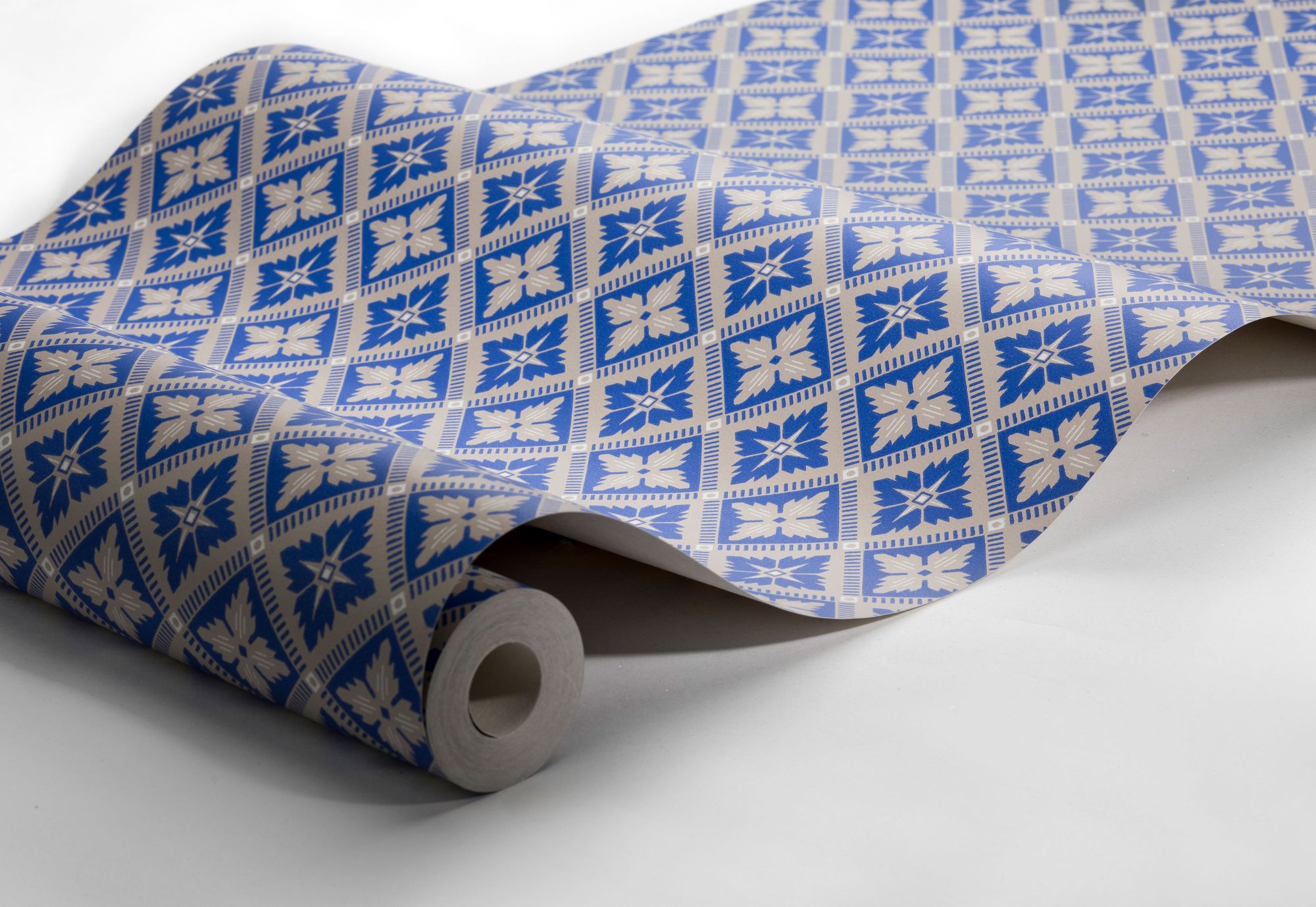 4531 Loka Dark Blue Anno Wallpaper by Boråstapeter
