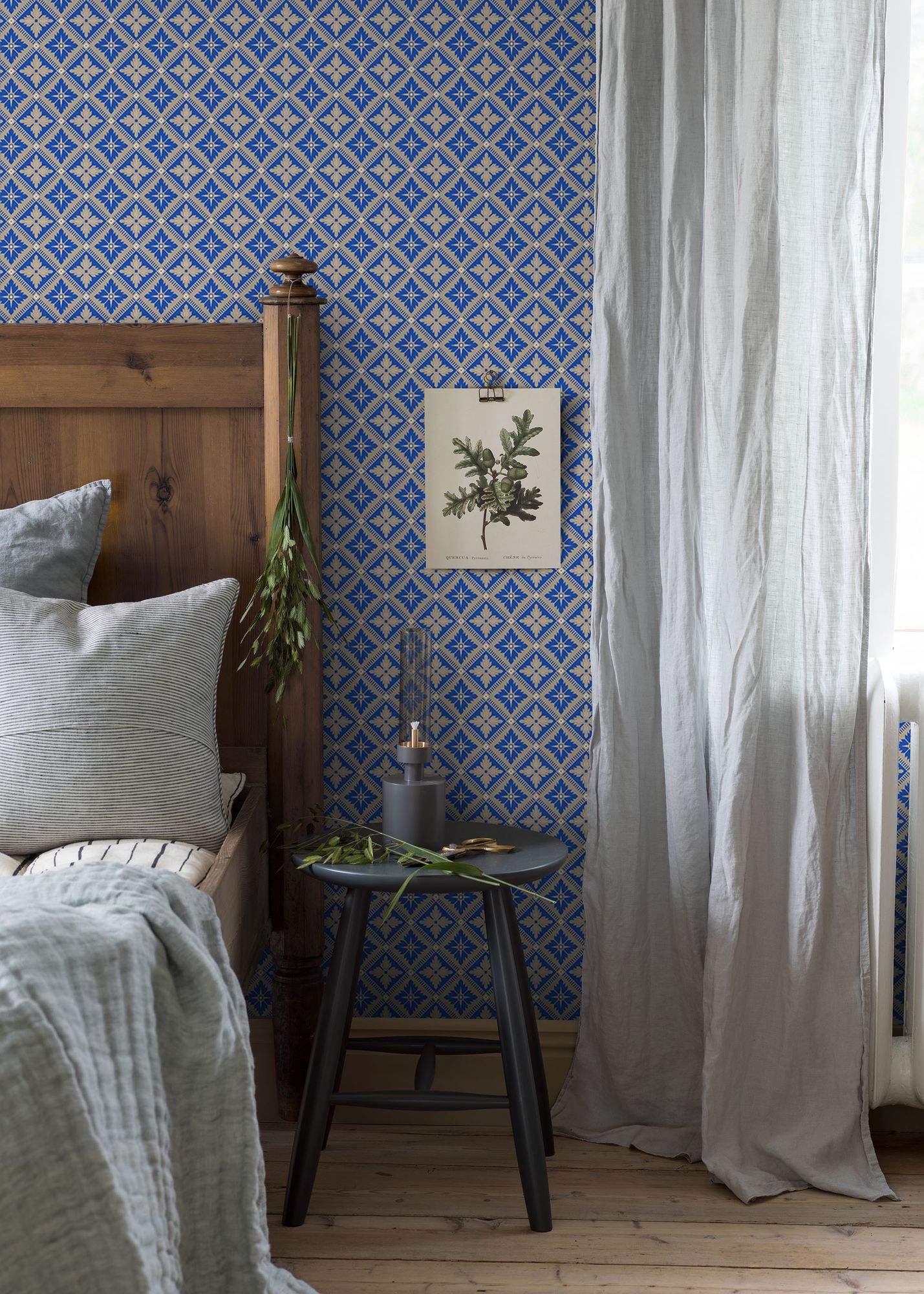 4531 Loka Dark Blue Anno Wallpaper by Boråstapeter