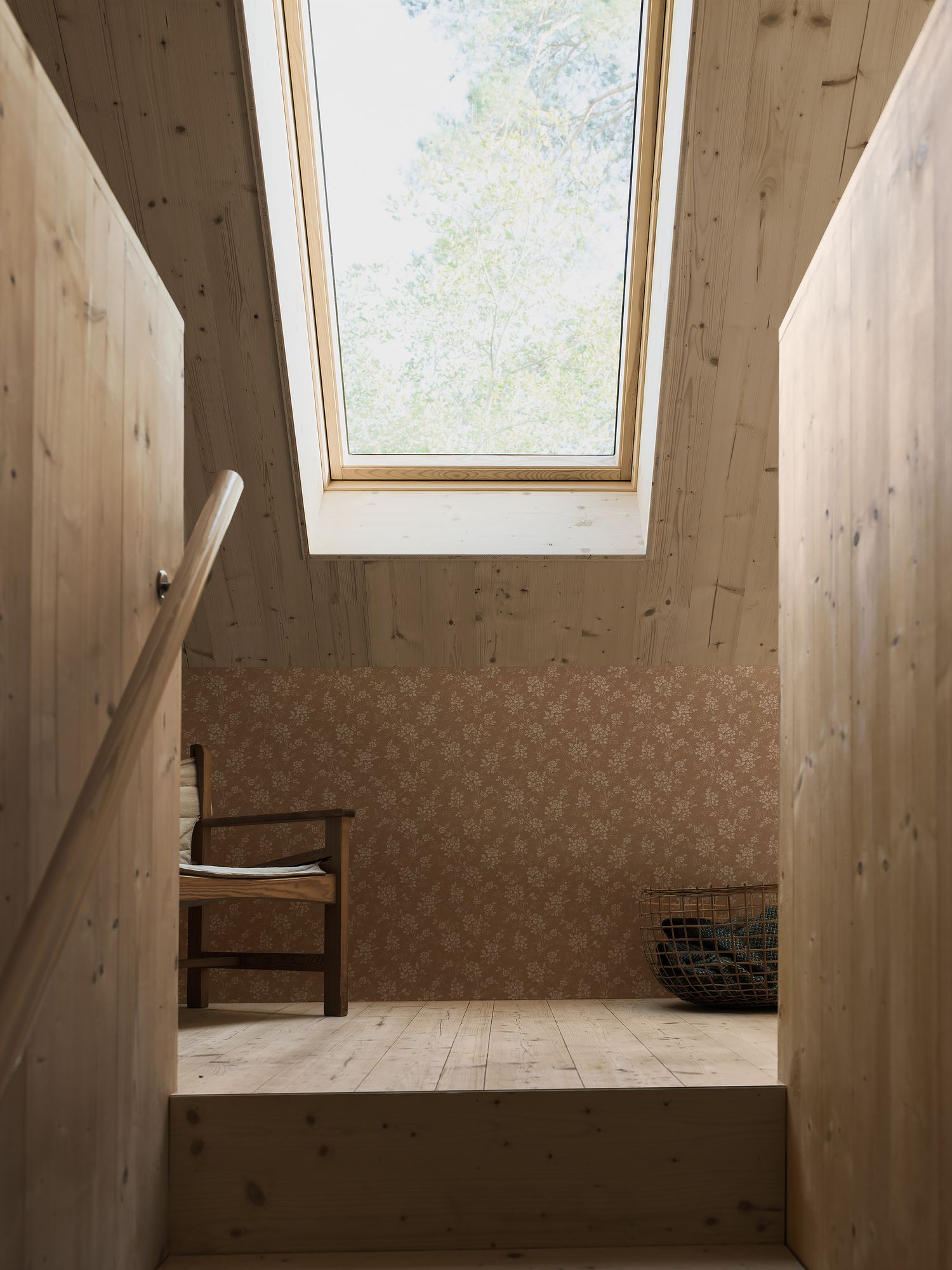 4726 Hip Rose Red and Beige Wallpaper by Boråstapeter