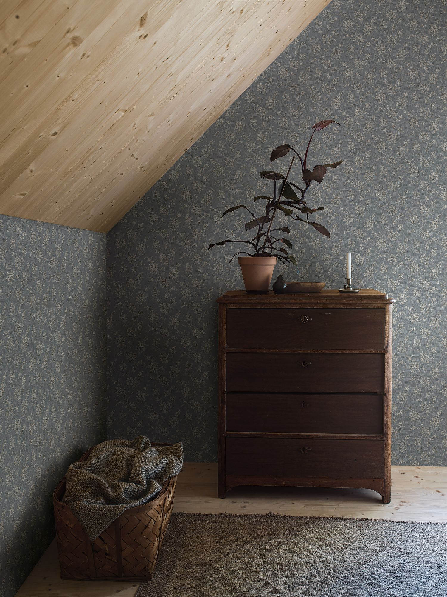 4728 Hip Rose Blue and Beige Wallpaper by Boråstapeter