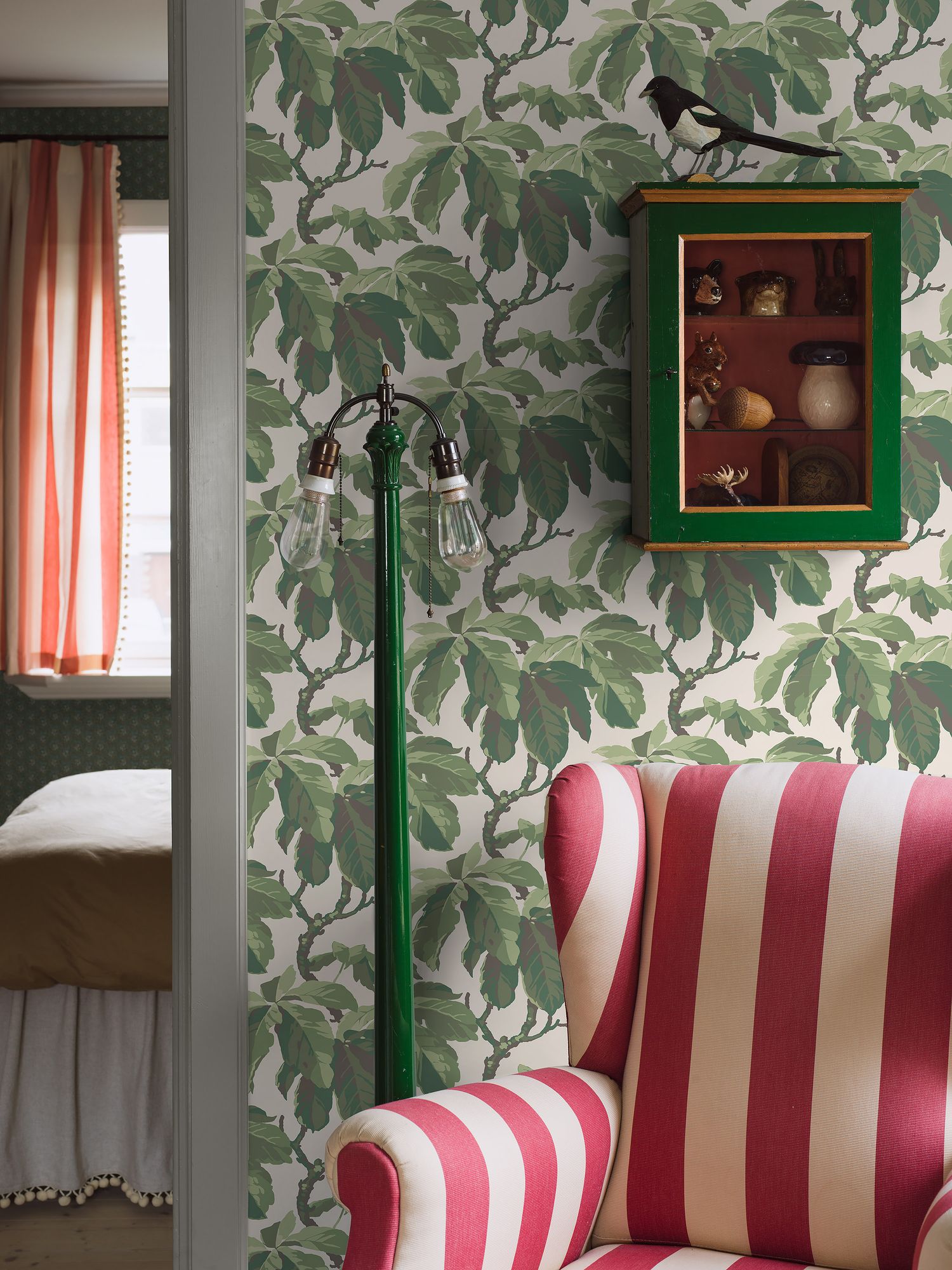 4839 Kastanj Green and White Wallpaper by Boråstapeter
