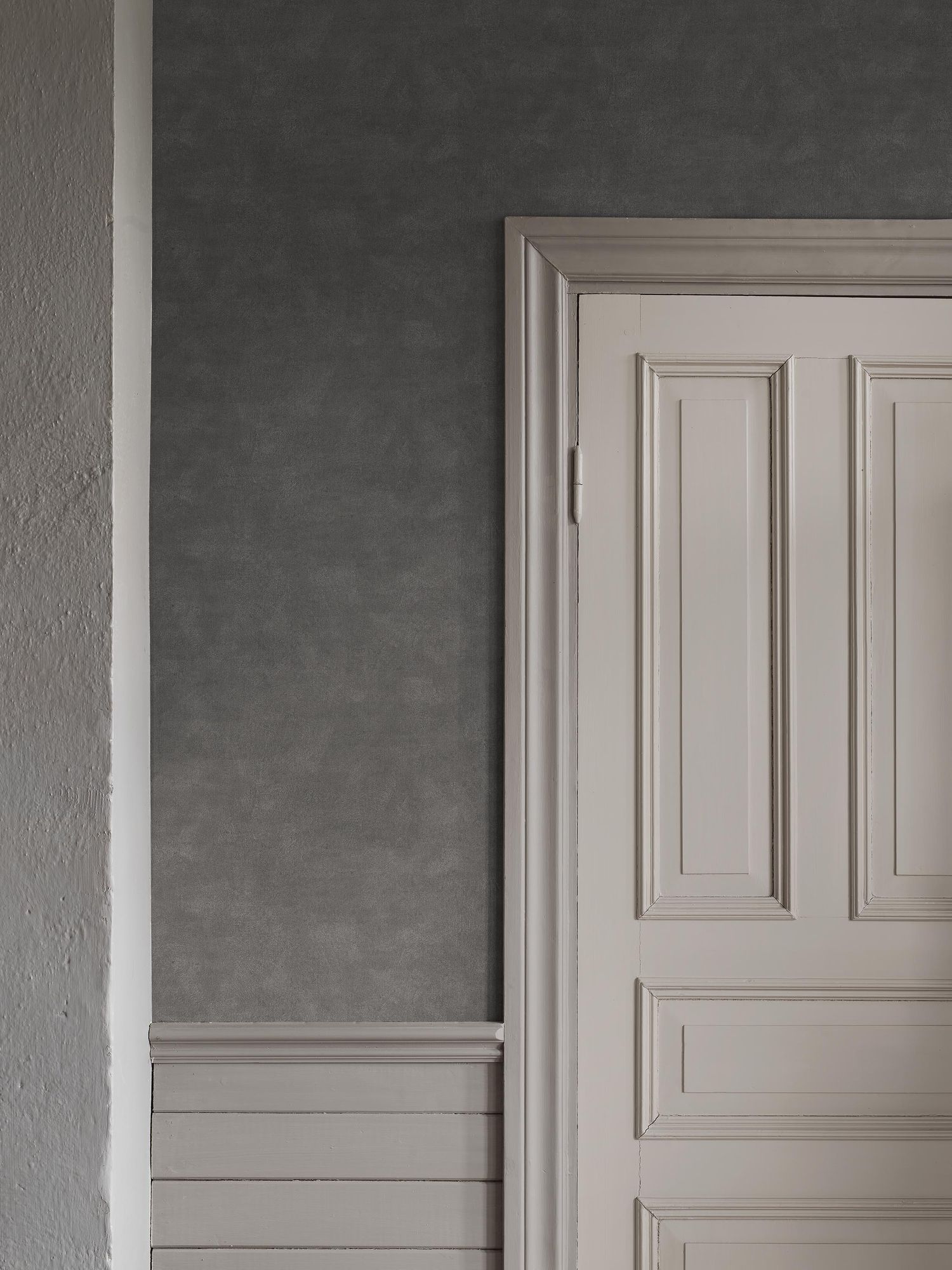 5056 Shades Anthracite Grey Wallpaper by Boråstapeter