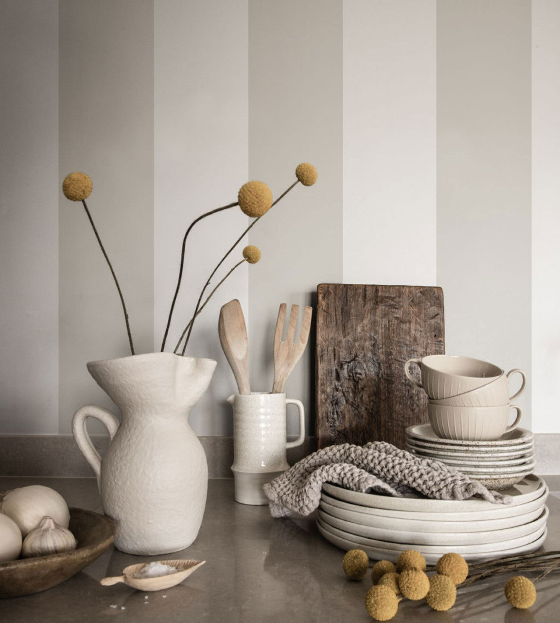 516-69 Clay Magnus Mons Klint Wallpaper by Sandberg
