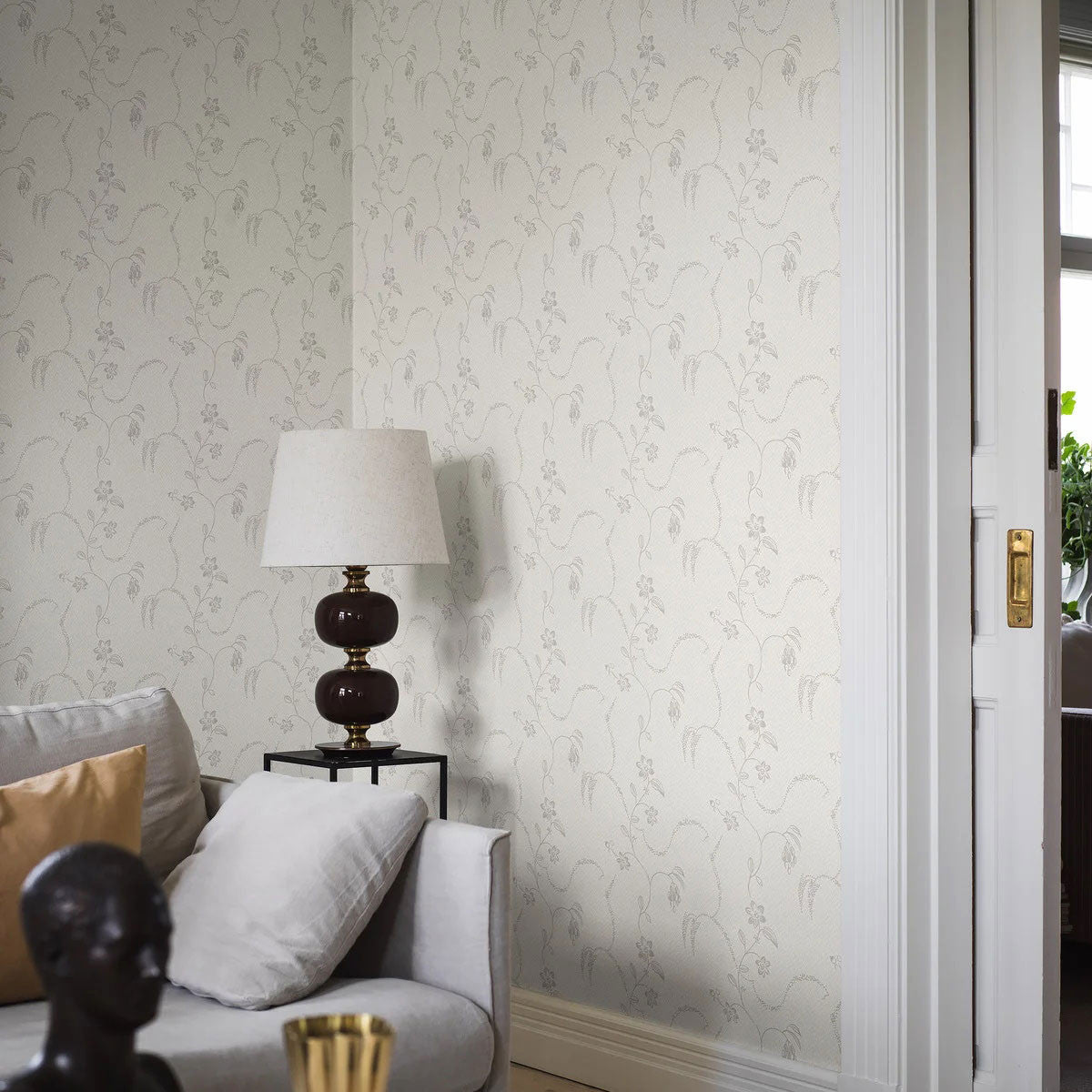 5513 Elsie Swedish Grace Neutral Wallpaper by Borastapeter