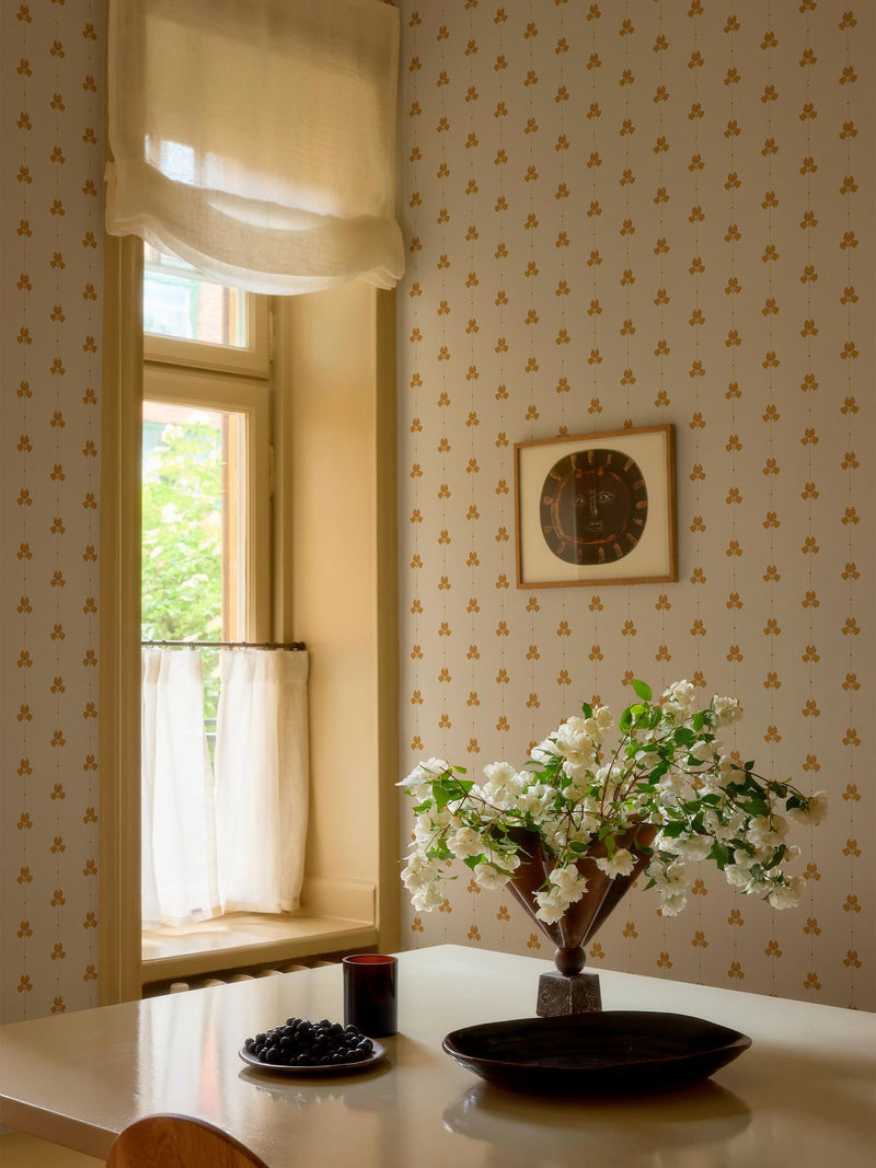 5685 Gotain Sweet Pea Mustard Gotain x Boråstapeter Wallpaper by Boråstapeter