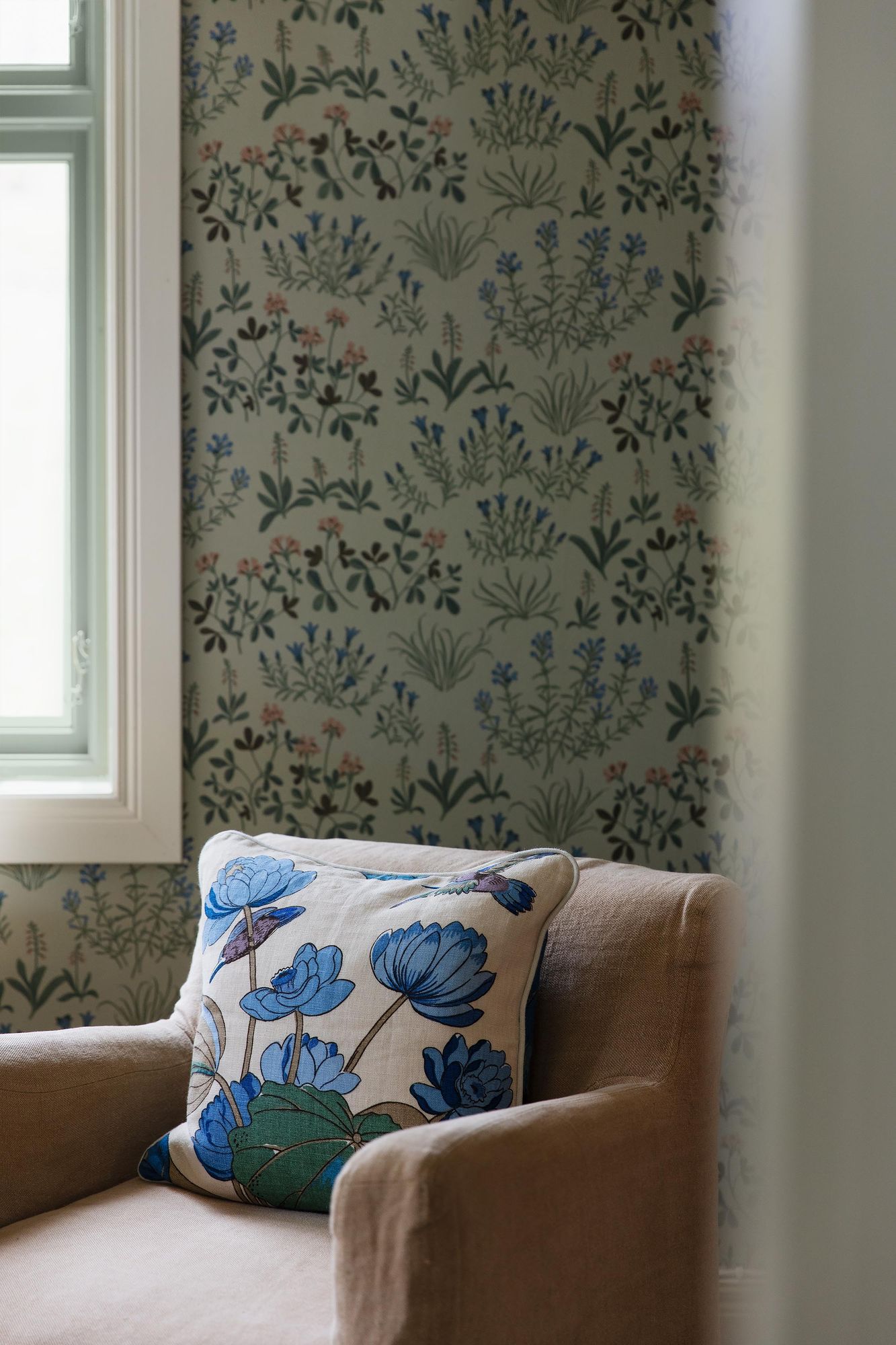 5801 Noras Äng Green and Multi Wallpaper by Boråstapeter
