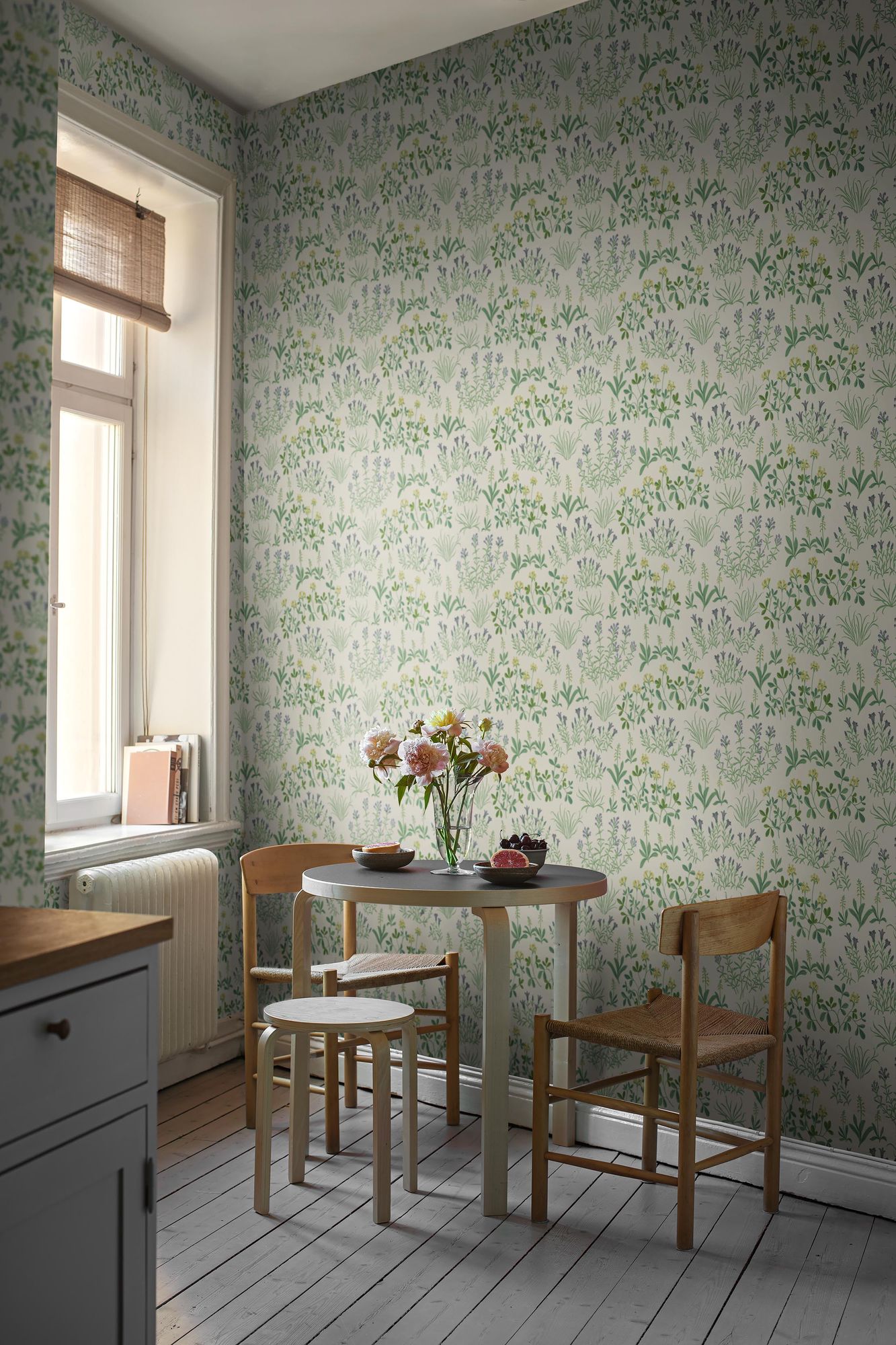 5803 Noras Äng Multi and White Wallpaper by Boråstapeter