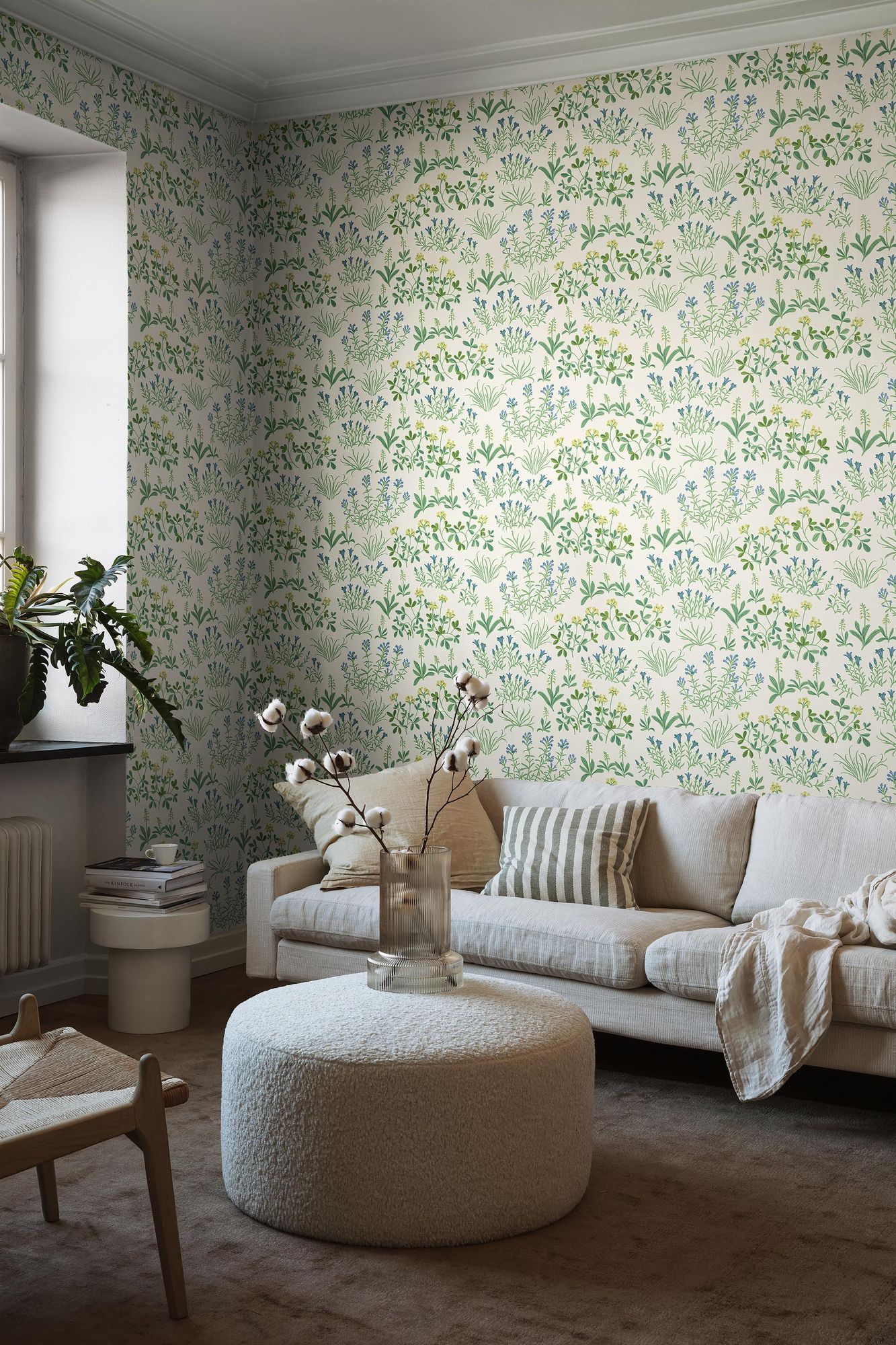 5803 Noras Äng Multi and White Wallpaper by Boråstapeter