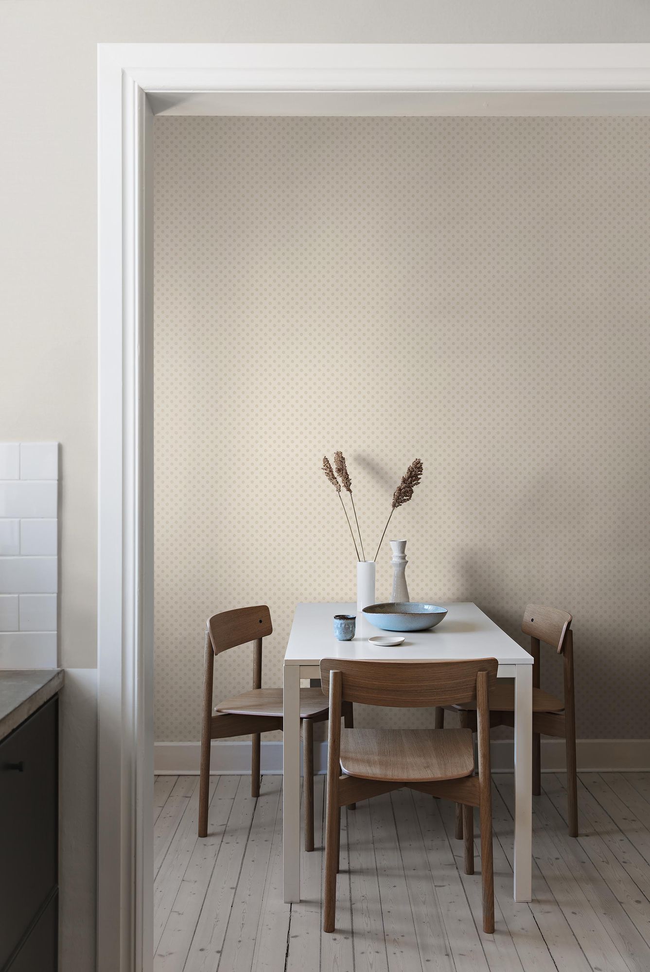 5807 Skogsstjärna Beige and White Wallpaper by Boråstapeter