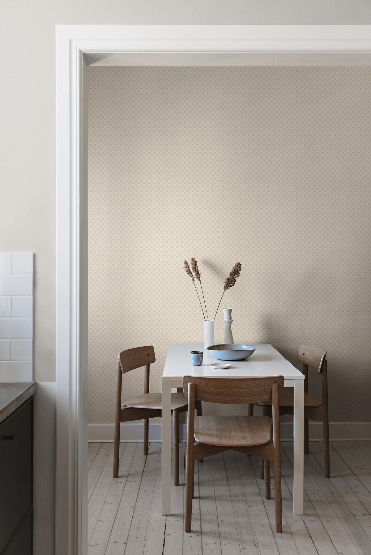 5807 Skogsstjärna Beige and White Wallpaper by Boråstapeter