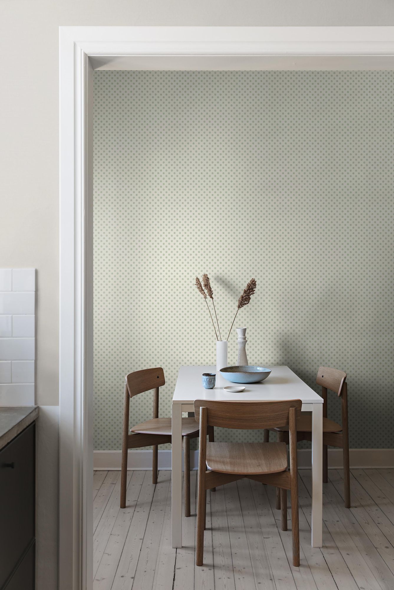 5809 Skogsstjärna Green and White Wallpaper by Boråstapeter