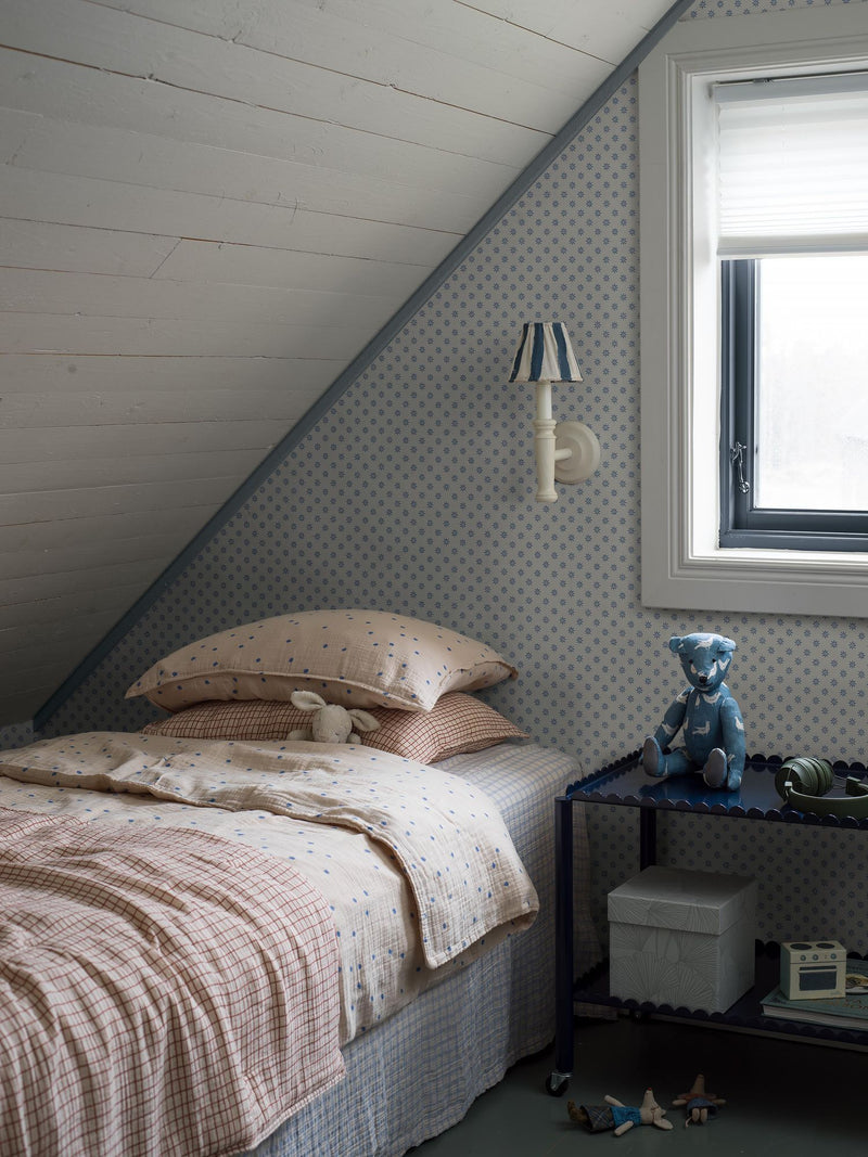 5810 Skogsstjärna Blue and White Wallpaper by Boråstapeter