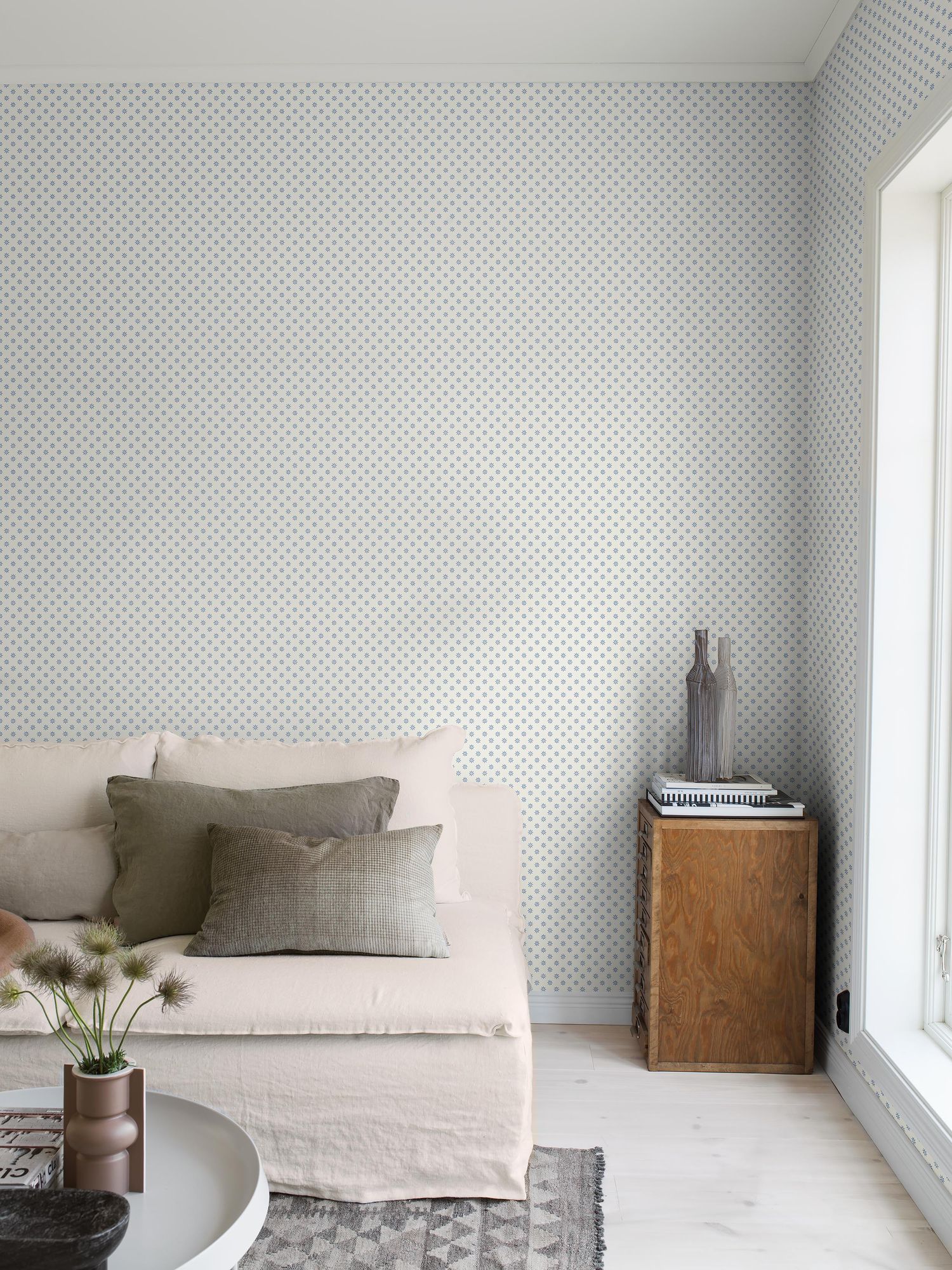 5810 Skogsstjärna Blue and White Wallpaper by Boråstapeter