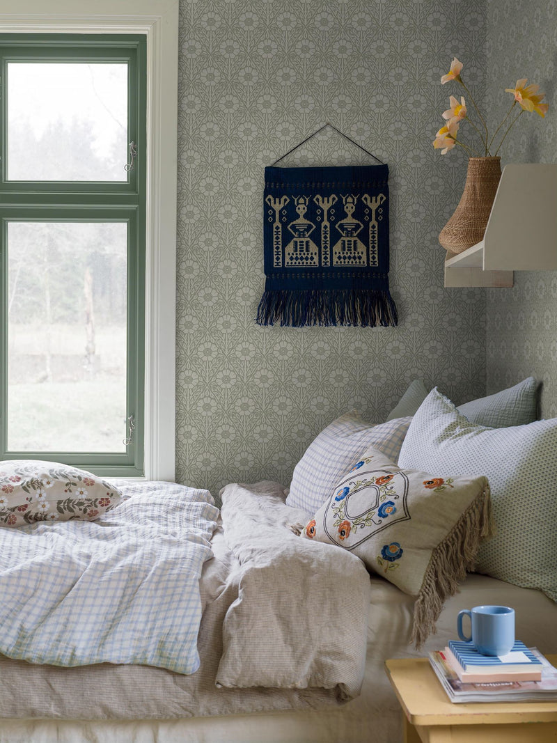 5811 Nyponros Green and White Wallpaper by Boråstapeter