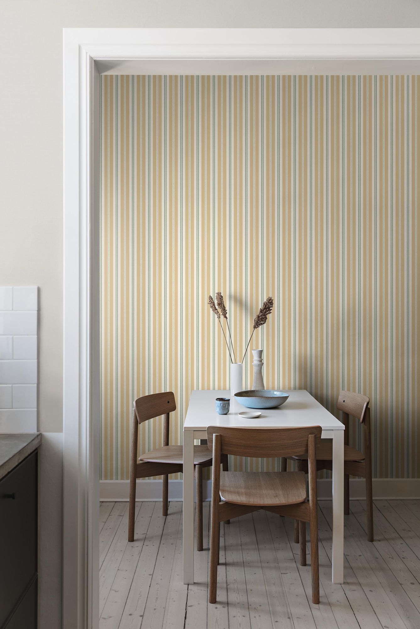 5816 Hedda Yellow and Green Wallpaper by Boråstapeter