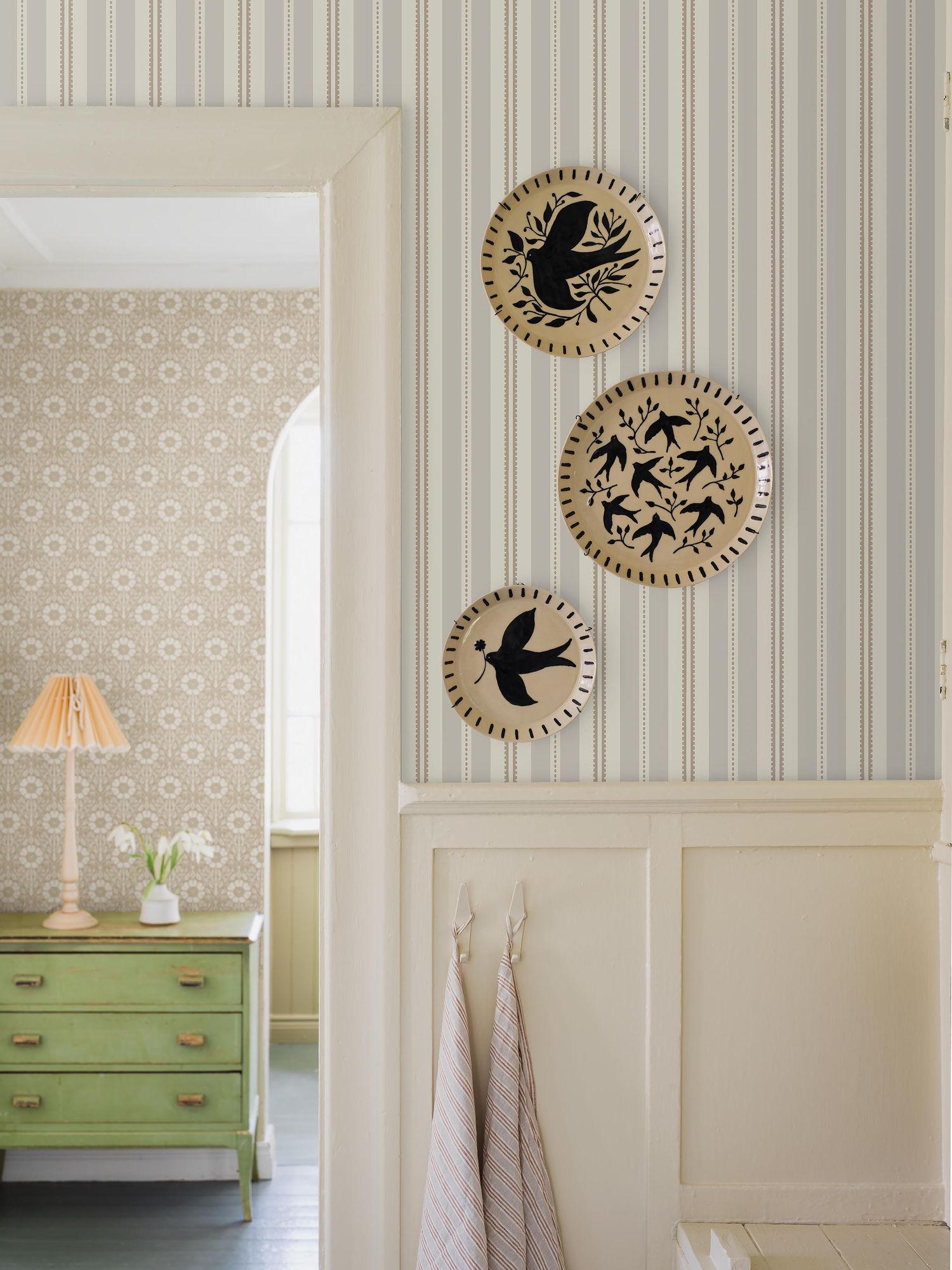 5818 Hedda Grey and Brown Wallpaper by Boråstapeter