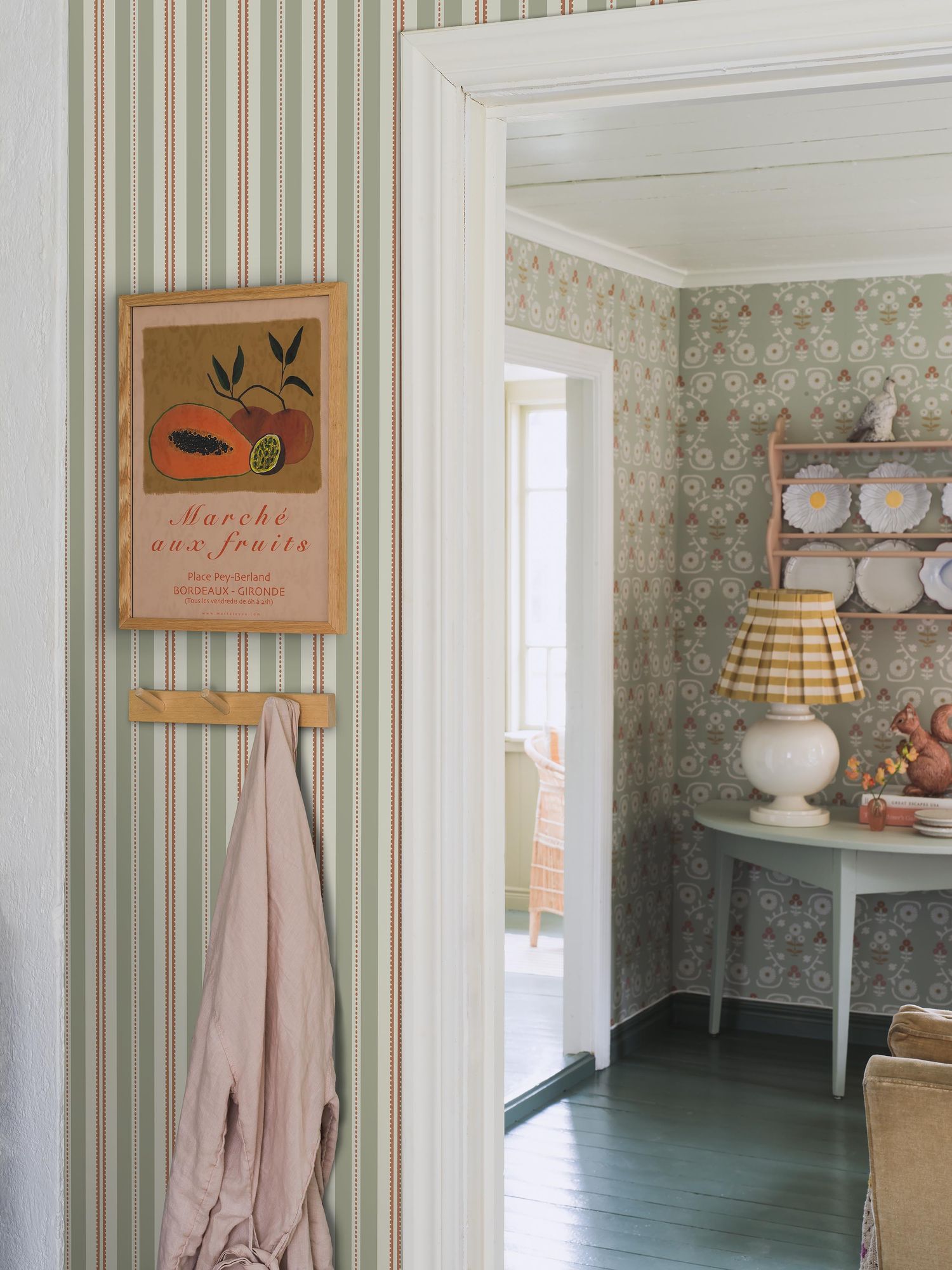 5819 Hedda Green and Red Wallpaper by Boråstapeter