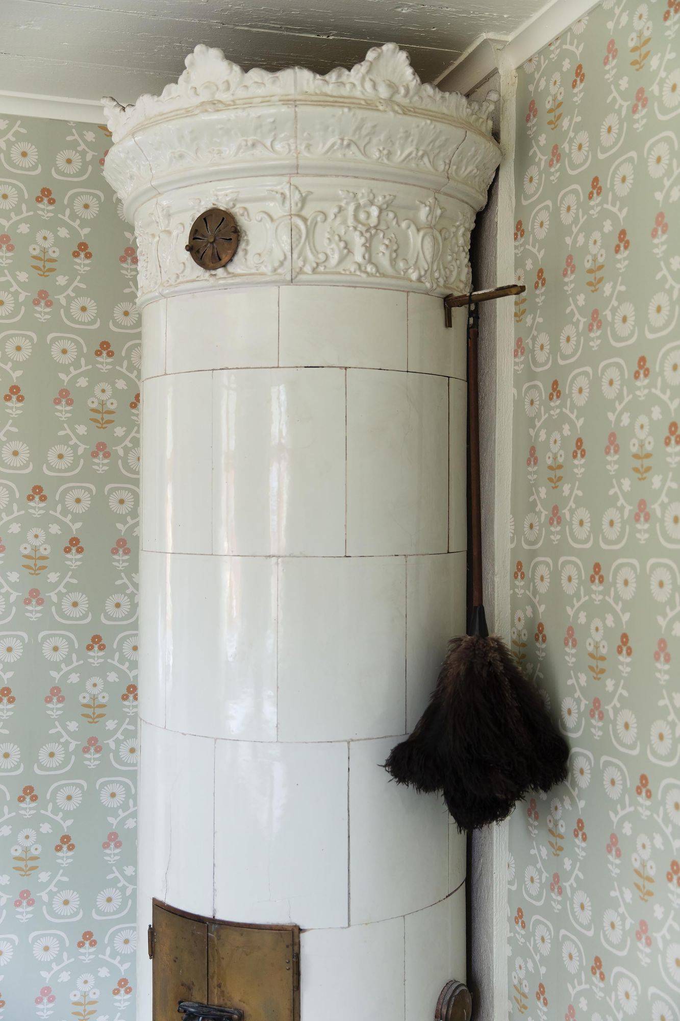 5820 Isolde Green and Multi Wallpaper by Boråstapeter