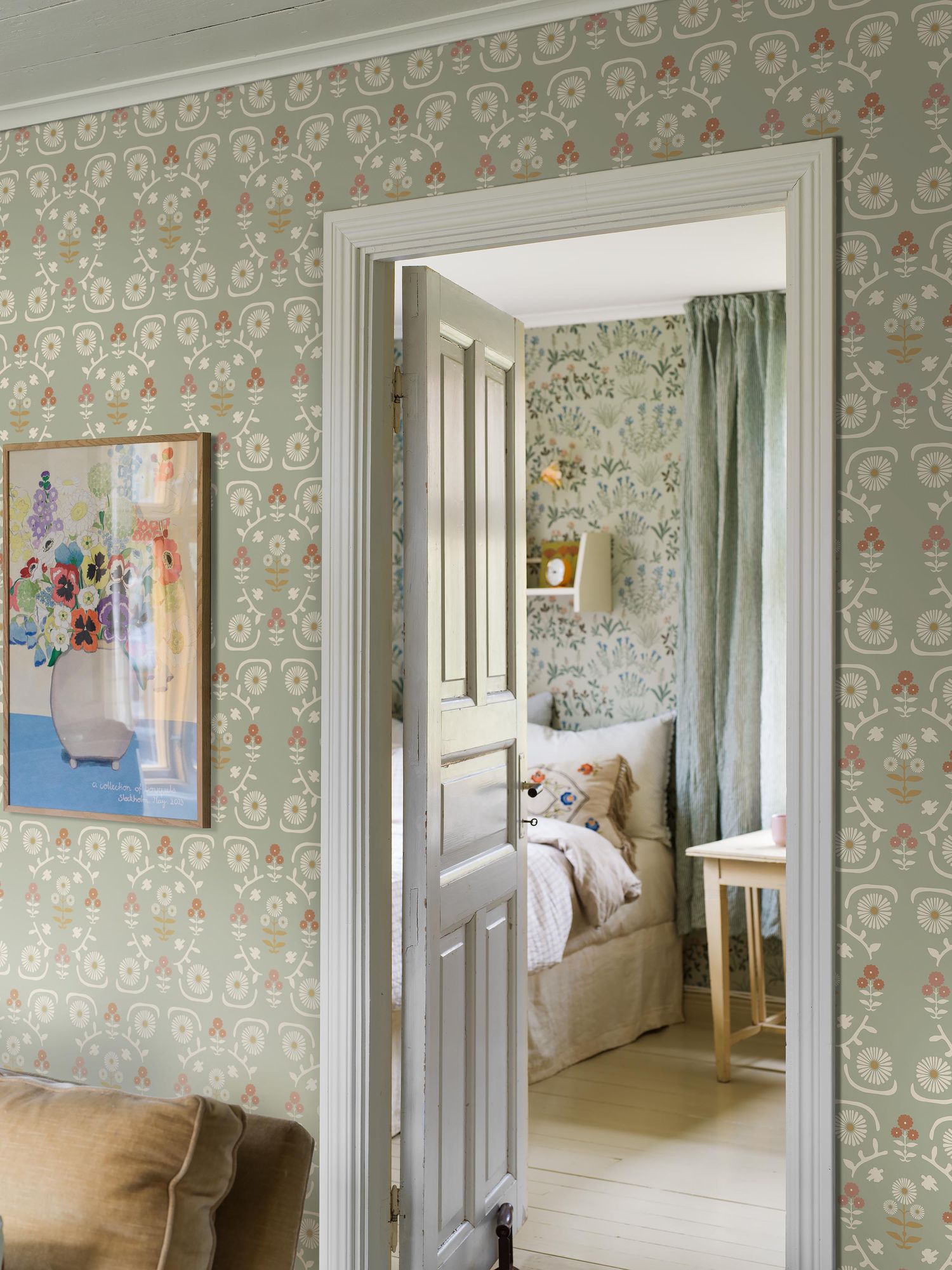 5820 Isolde Green and Multi Wallpaper by Boråstapeter