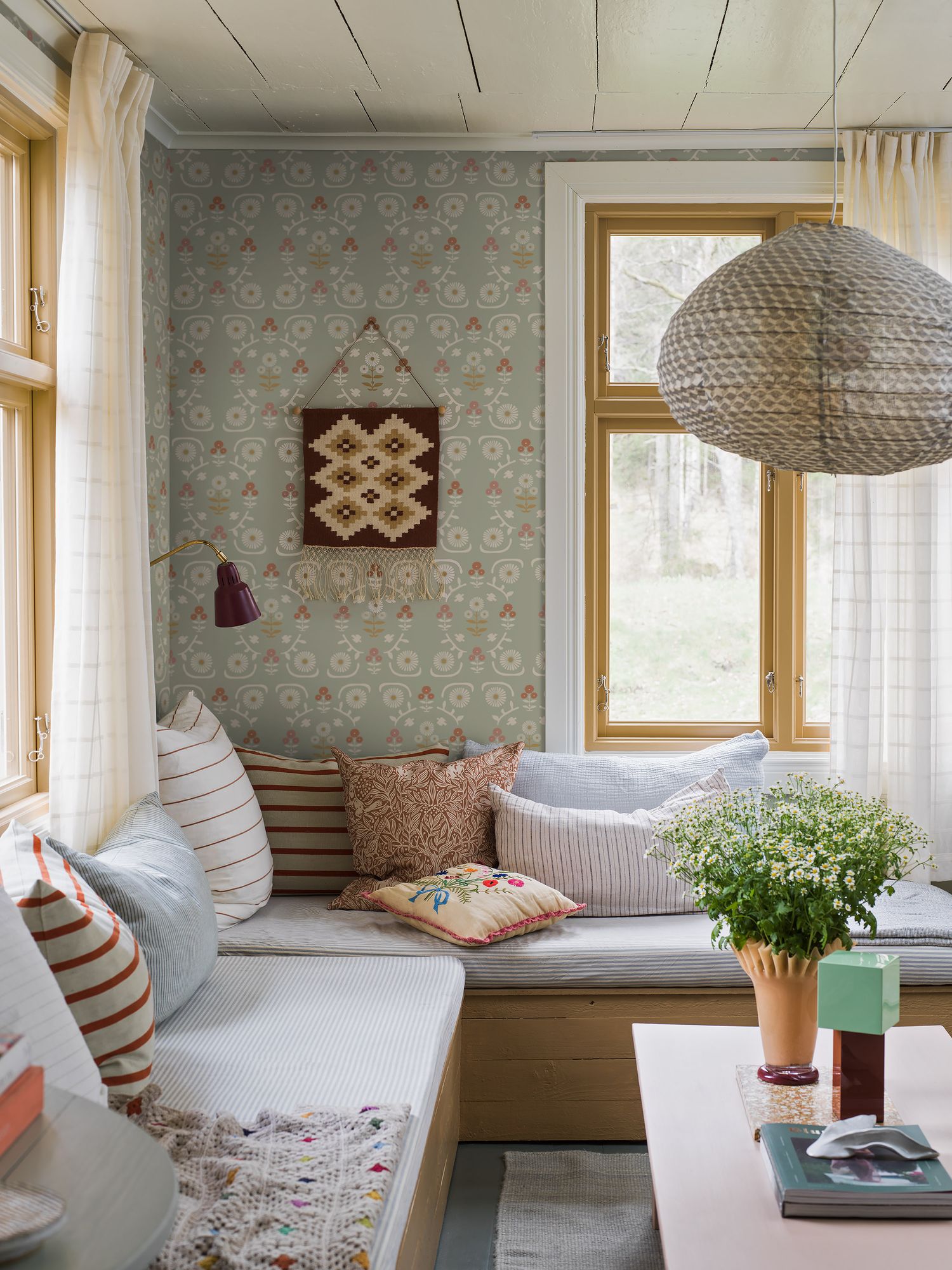 5820 Isolde Green and Multi Wallpaper by Boråstapeter