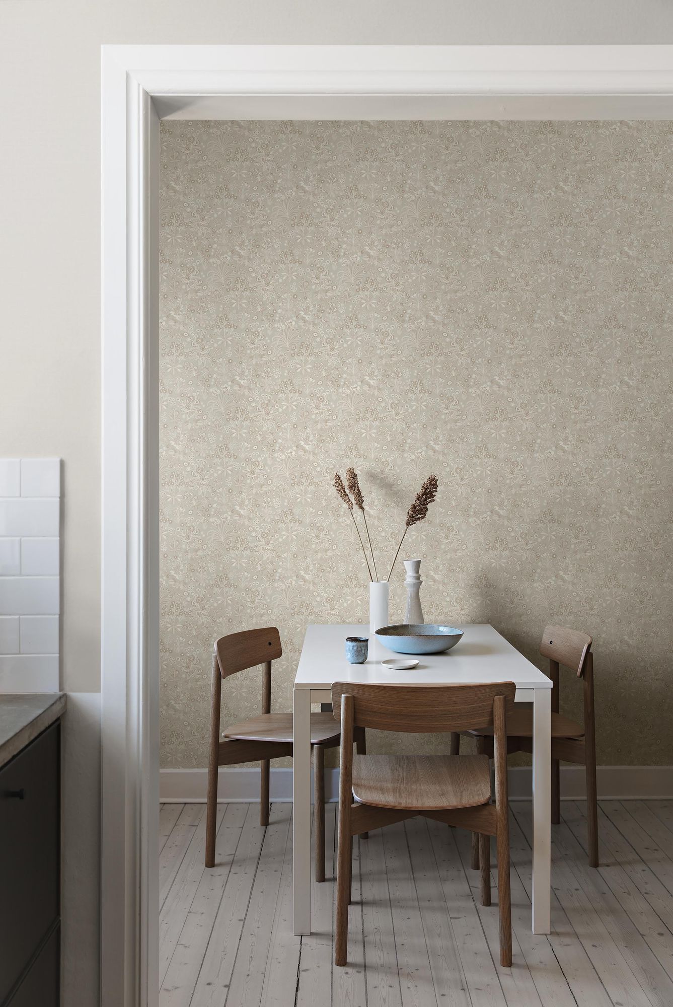5827 Tuva Beige and Brown Wallpaper by Boråstapeter