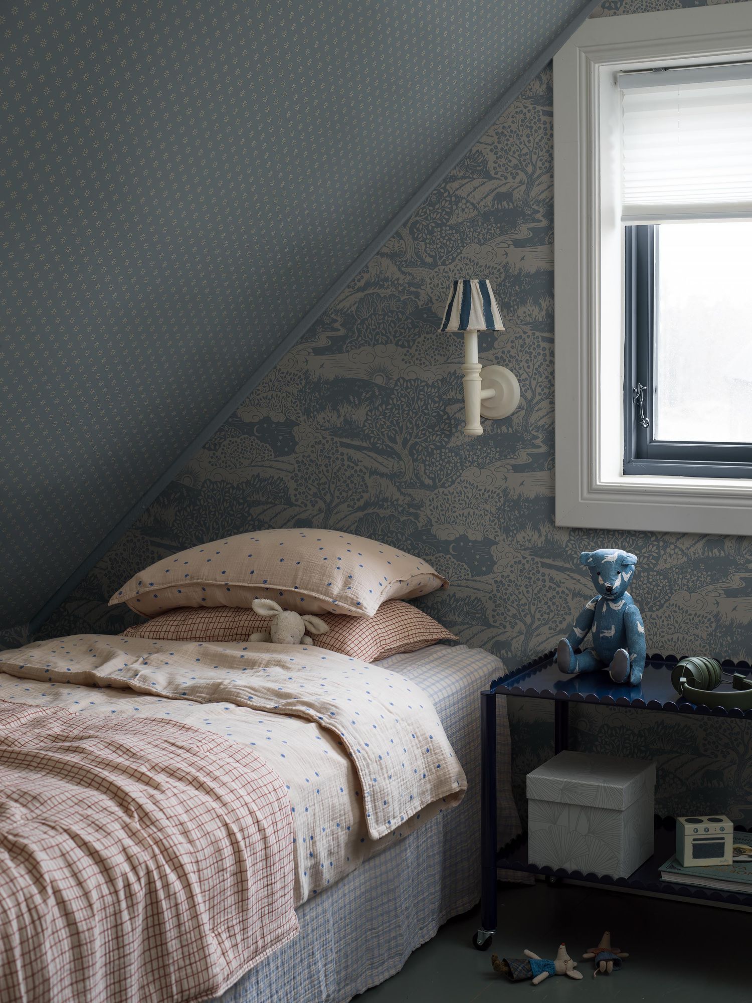 5828 Solängen Blue and Beige Wallpaper by Boråstapeter