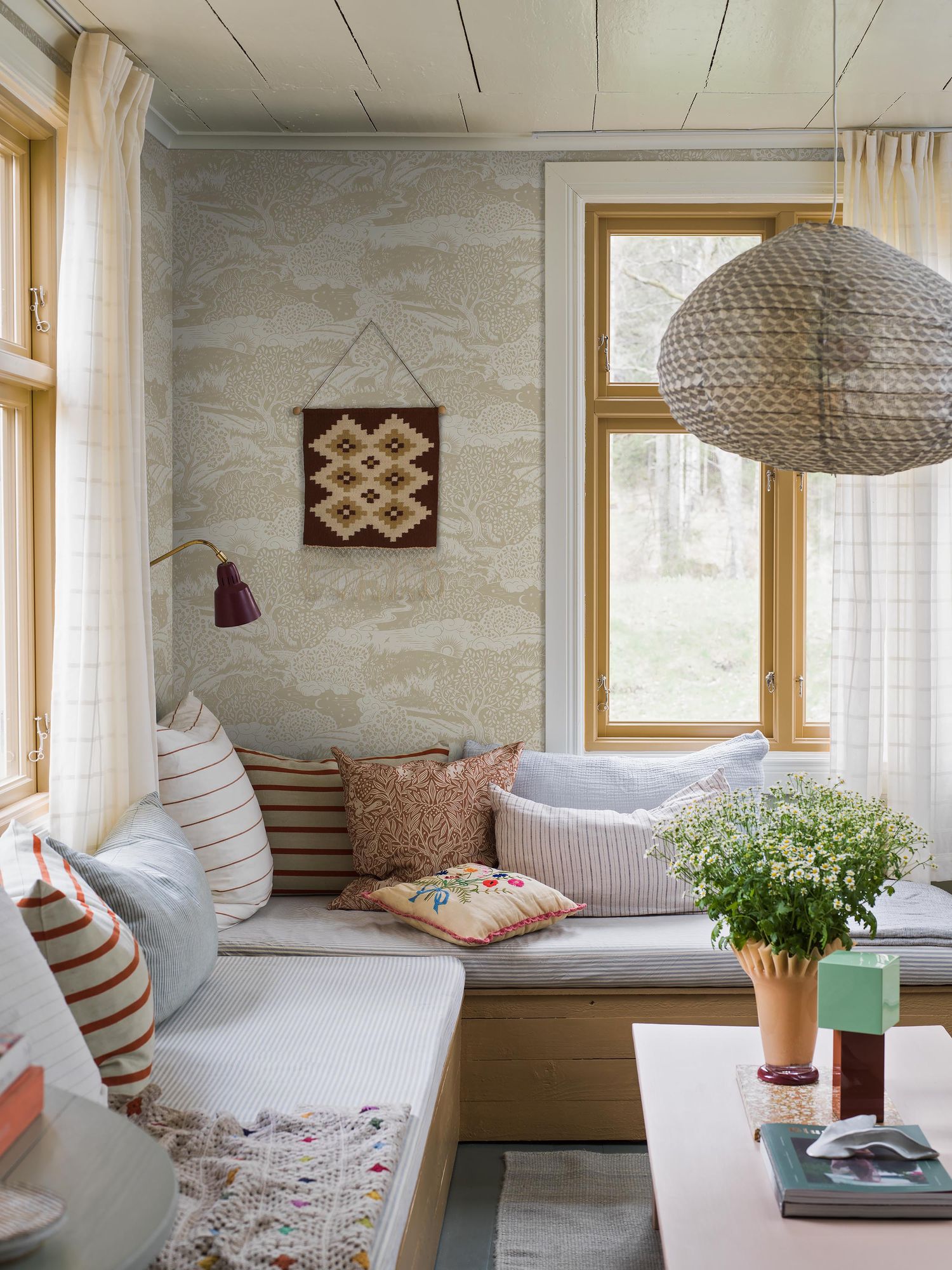 5829 Solängen Yellow and White Wallpaper by Boråstapeter
