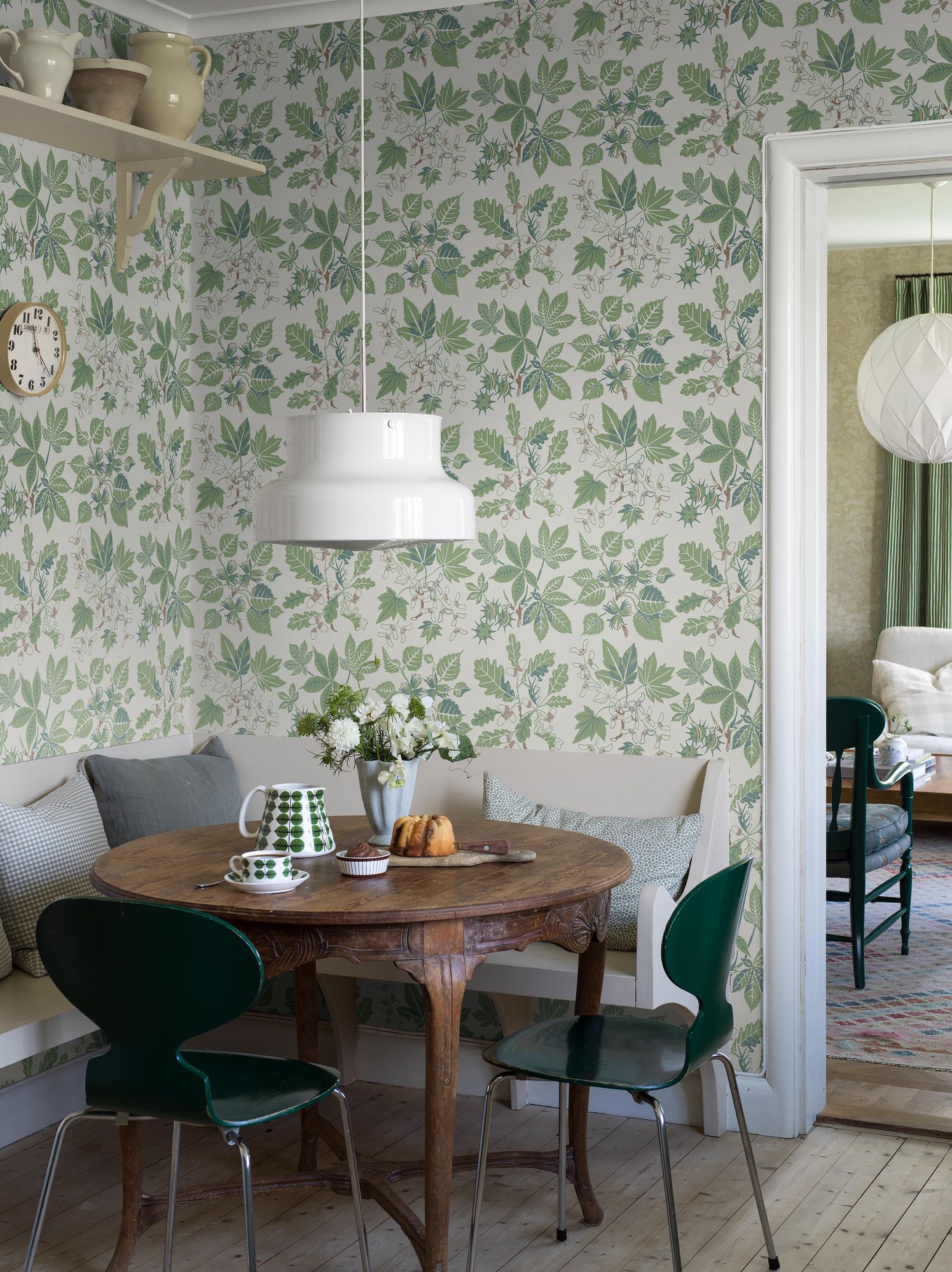 5832 Arboretum Green and White Wallpaper by Boråstapeter