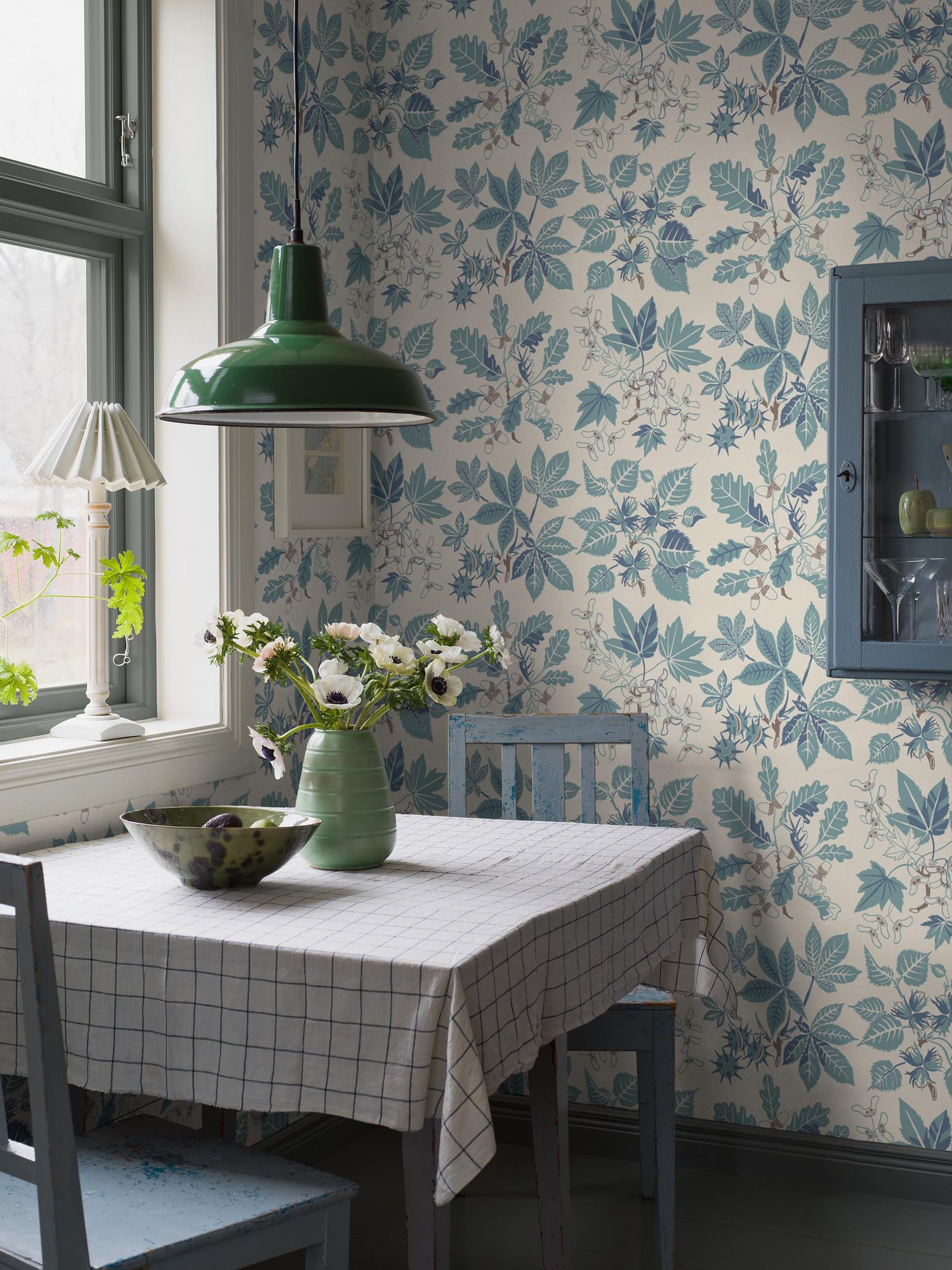 5834 Arboretum Blue and White Wallpaper by Boråstapeter